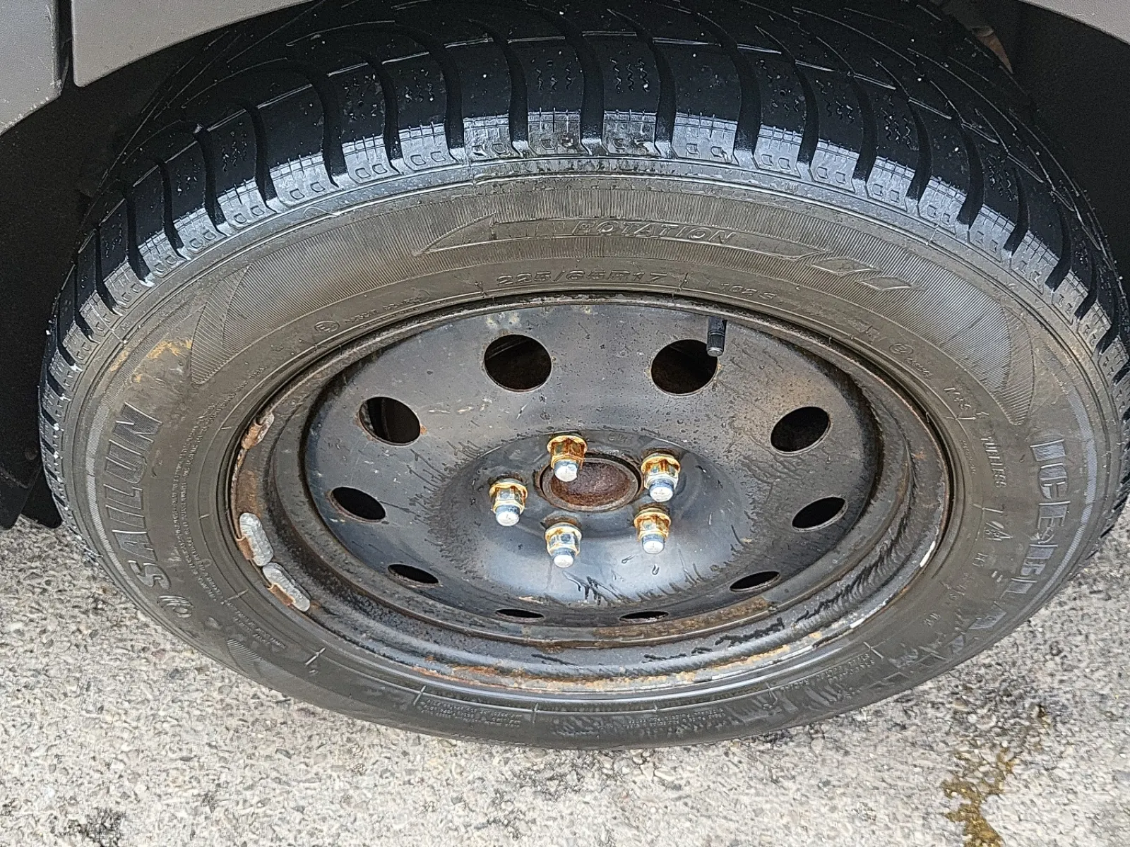Left Rear Wheel/Tire Photo