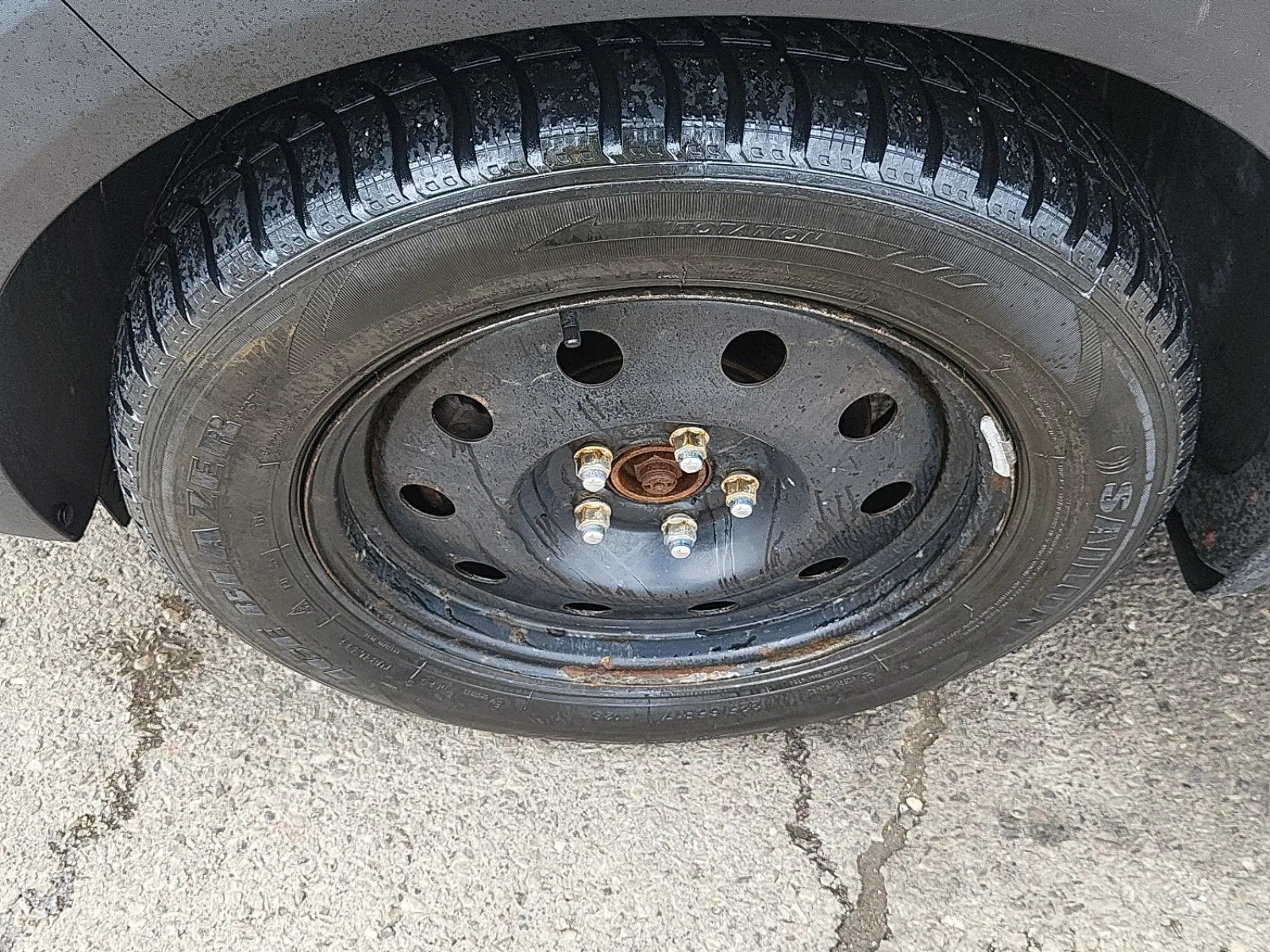 Front driver wheel/tire photo