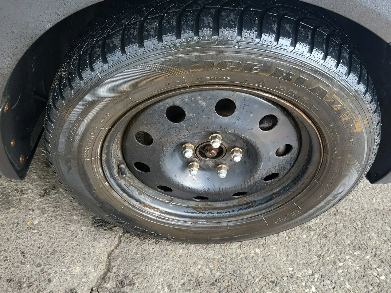 Right Front Wheel/Tire Photo