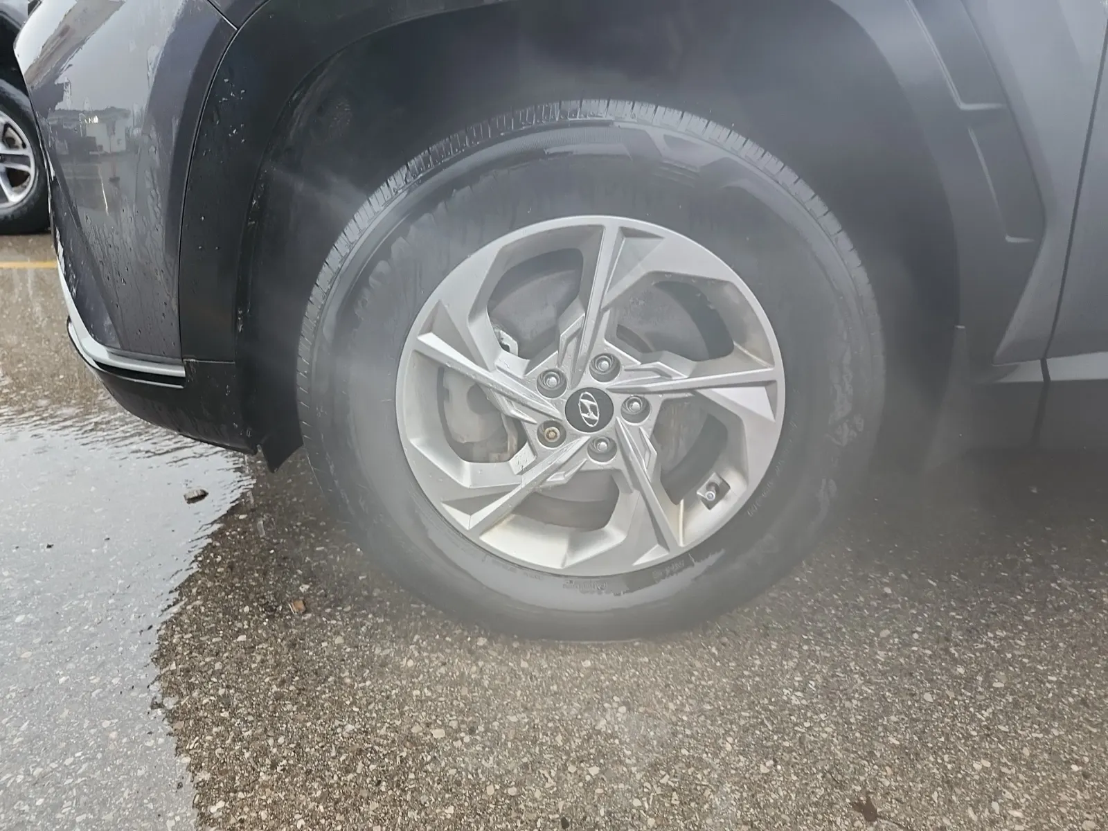 Front driver wheel/tire photo