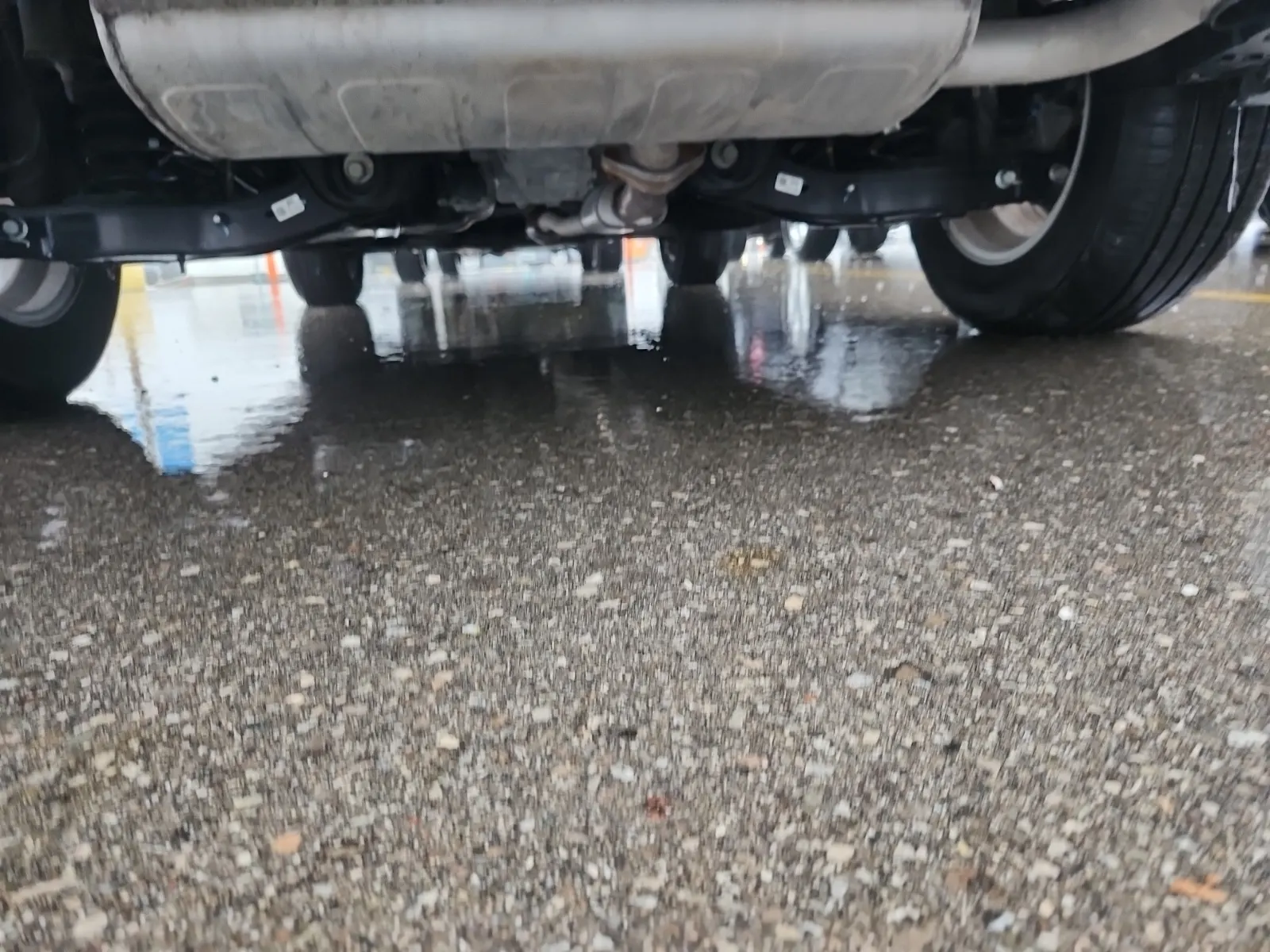 Undercarriage - Rear Photo