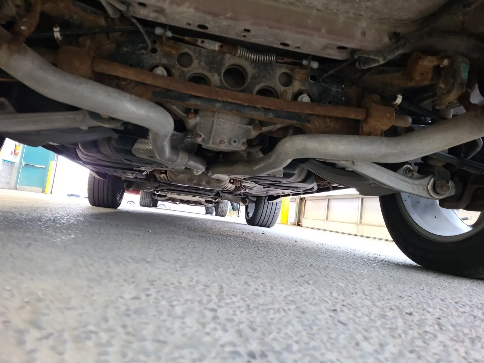 Undercarriage - Rear Photo