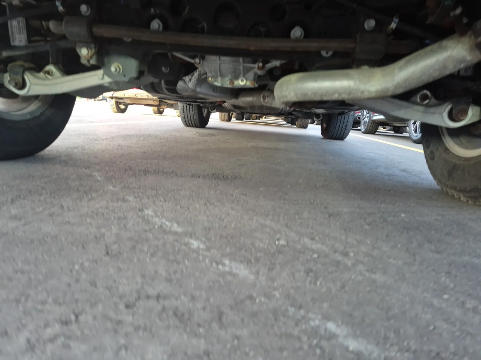 Undercarriage - Rear Photo
