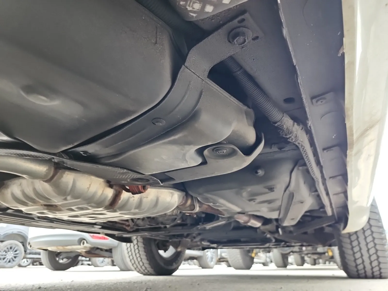 Undercarriage - Passenger Photo