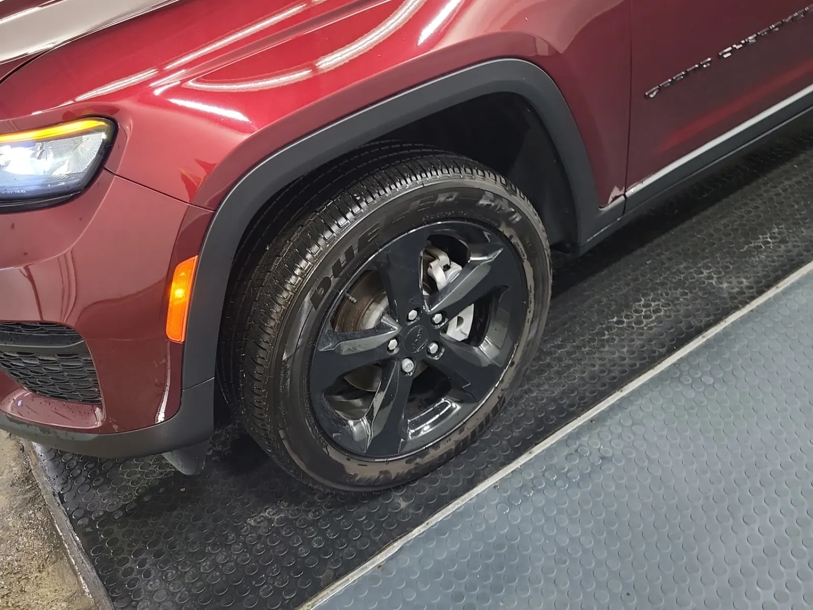 Front driver wheel/tire photo