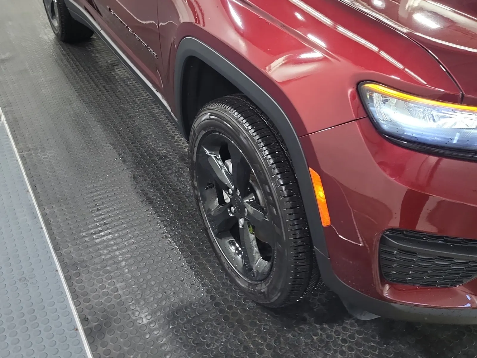 Right Front Wheel/Tire Photo