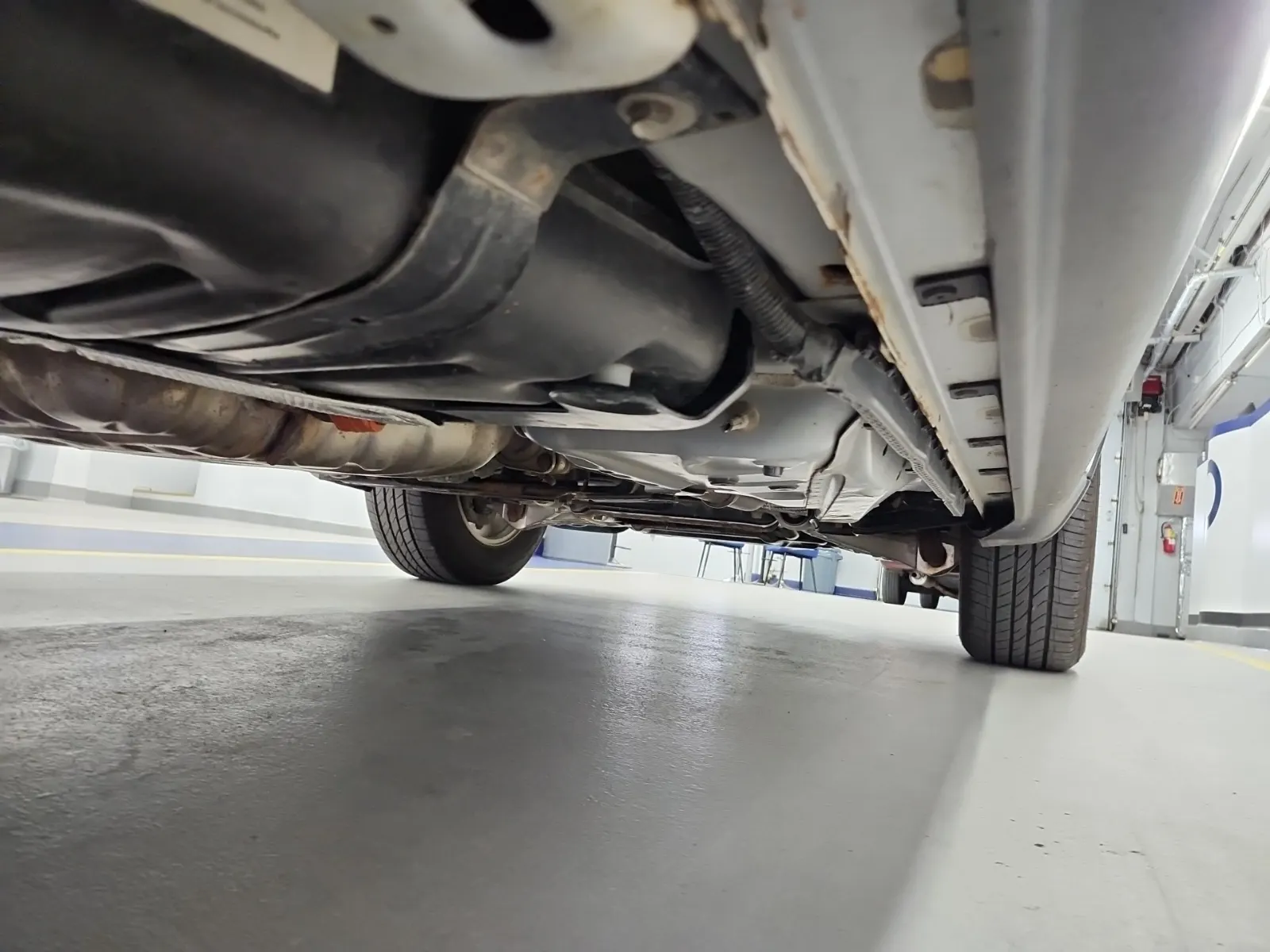 Undercarriage - Passenger Photo