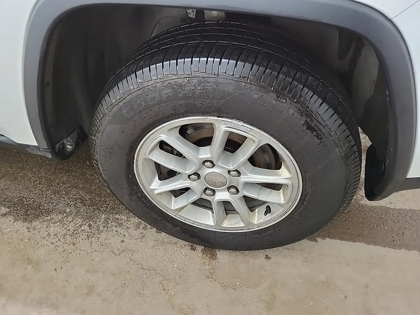 Right Front Wheel/Tire Photo