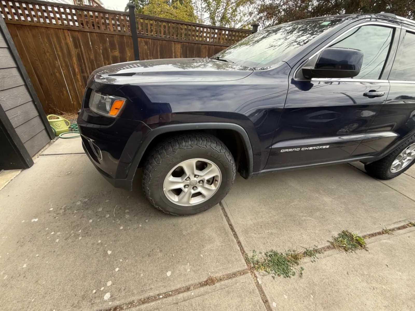 3/4 Front (Main image)