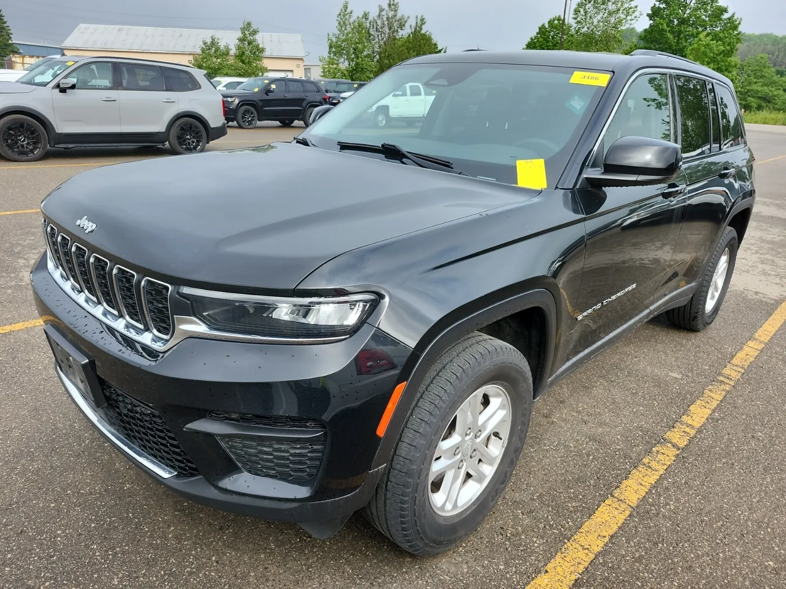 Front driver 3/4 photo