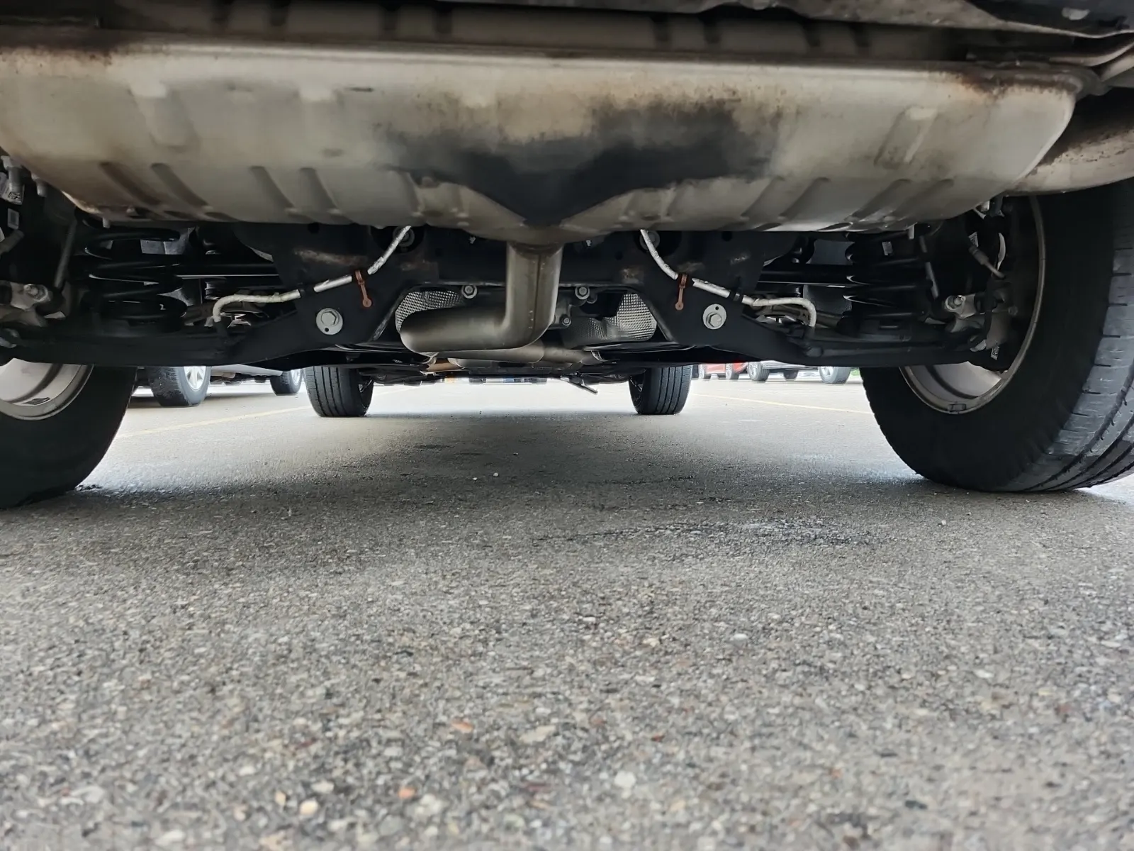 Undercarriage - Rear Photo