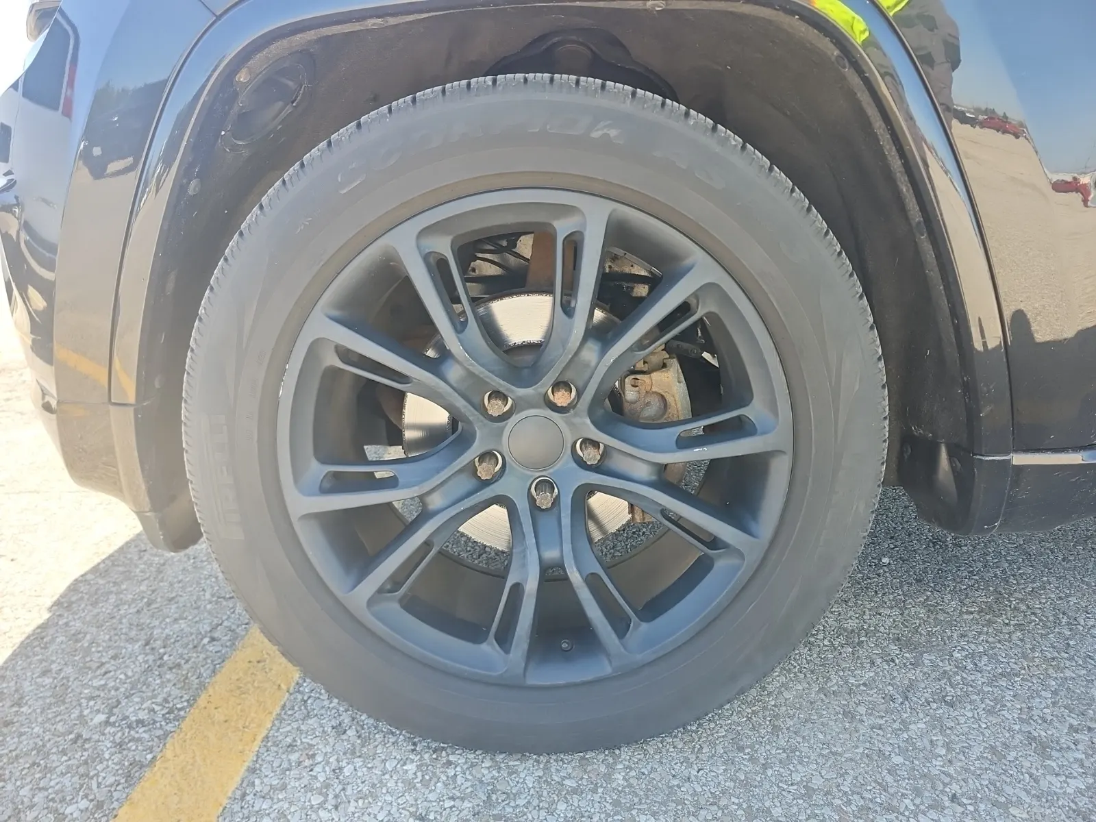 Front driver wheel/tire photo