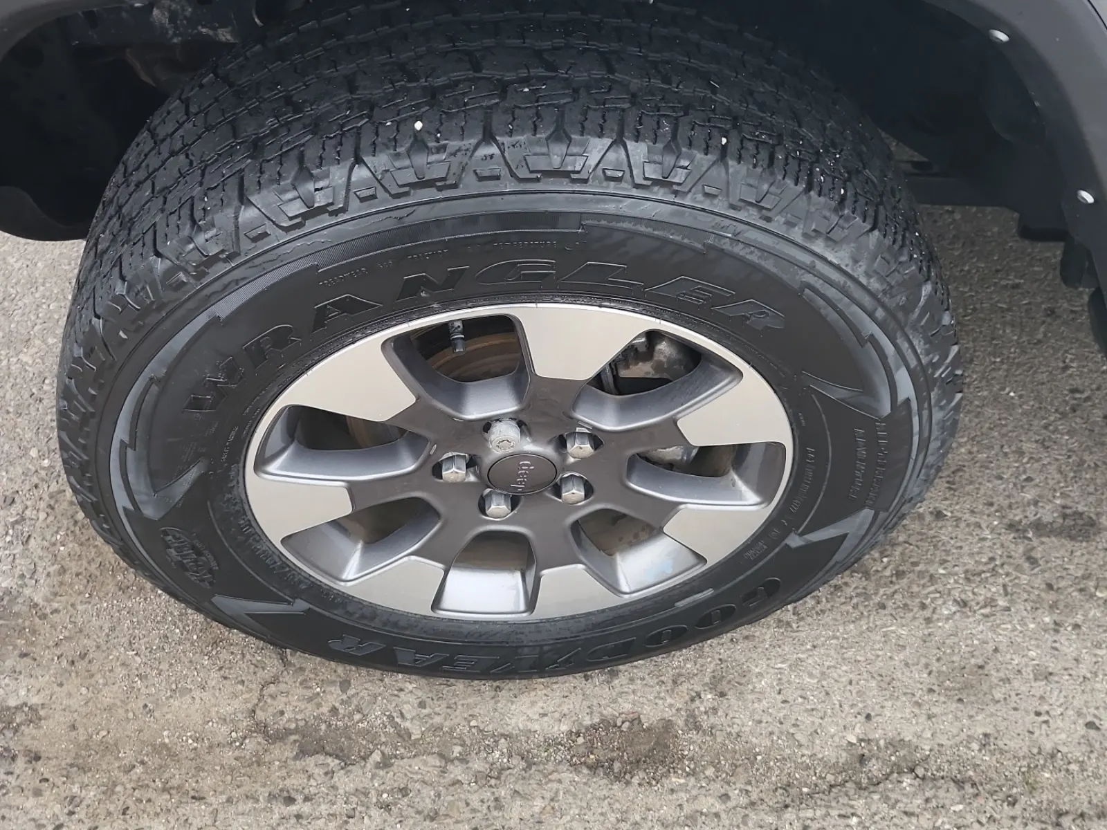 Front driver wheel/tire photo