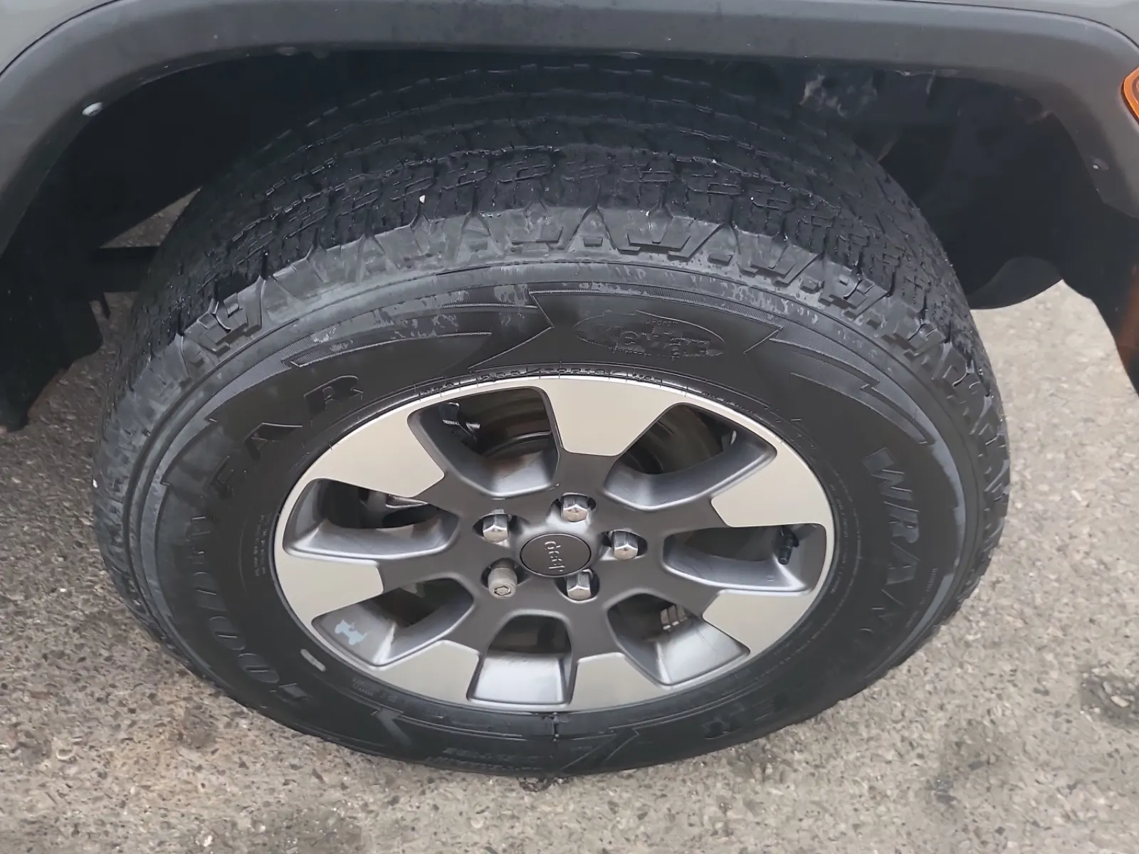Right Front Wheel/Tire Photo