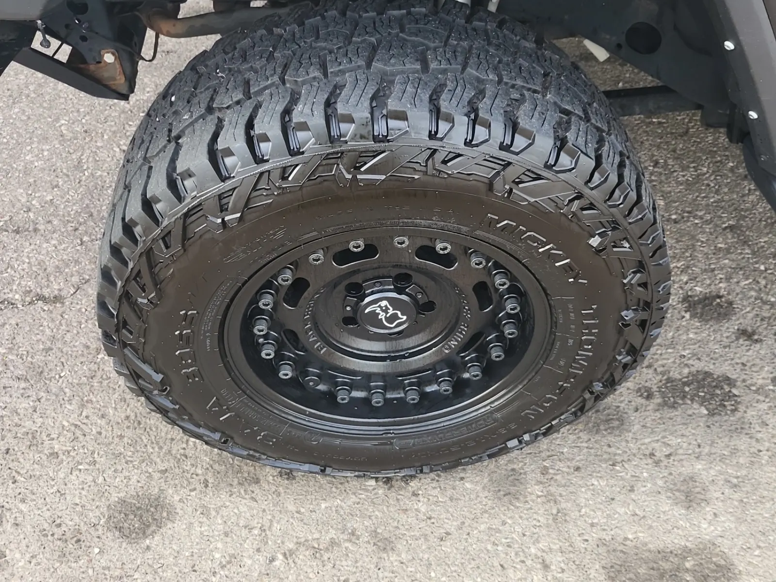 Front driver wheel/tire photo