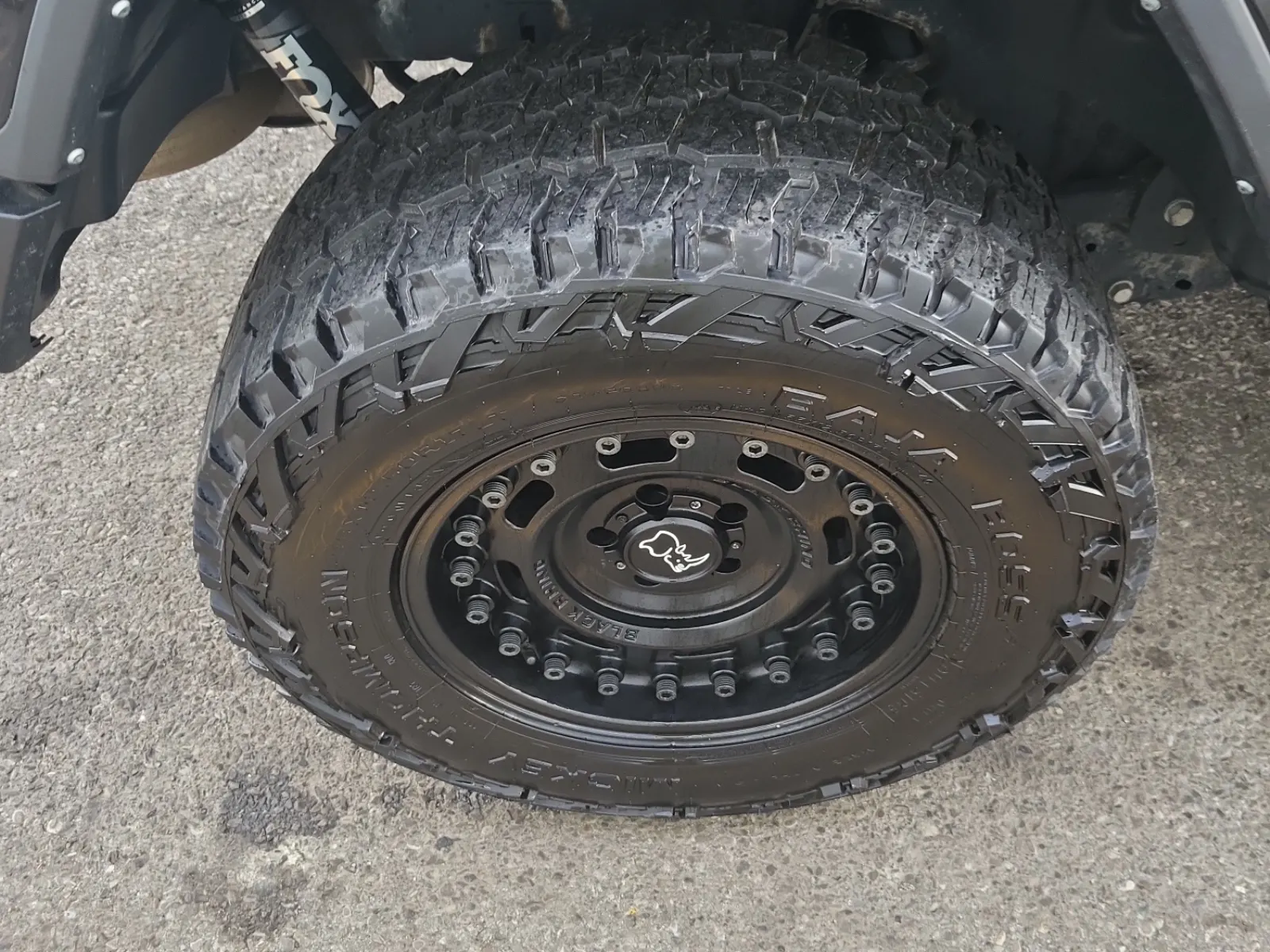 Right Rear Wheel/Tire Photo