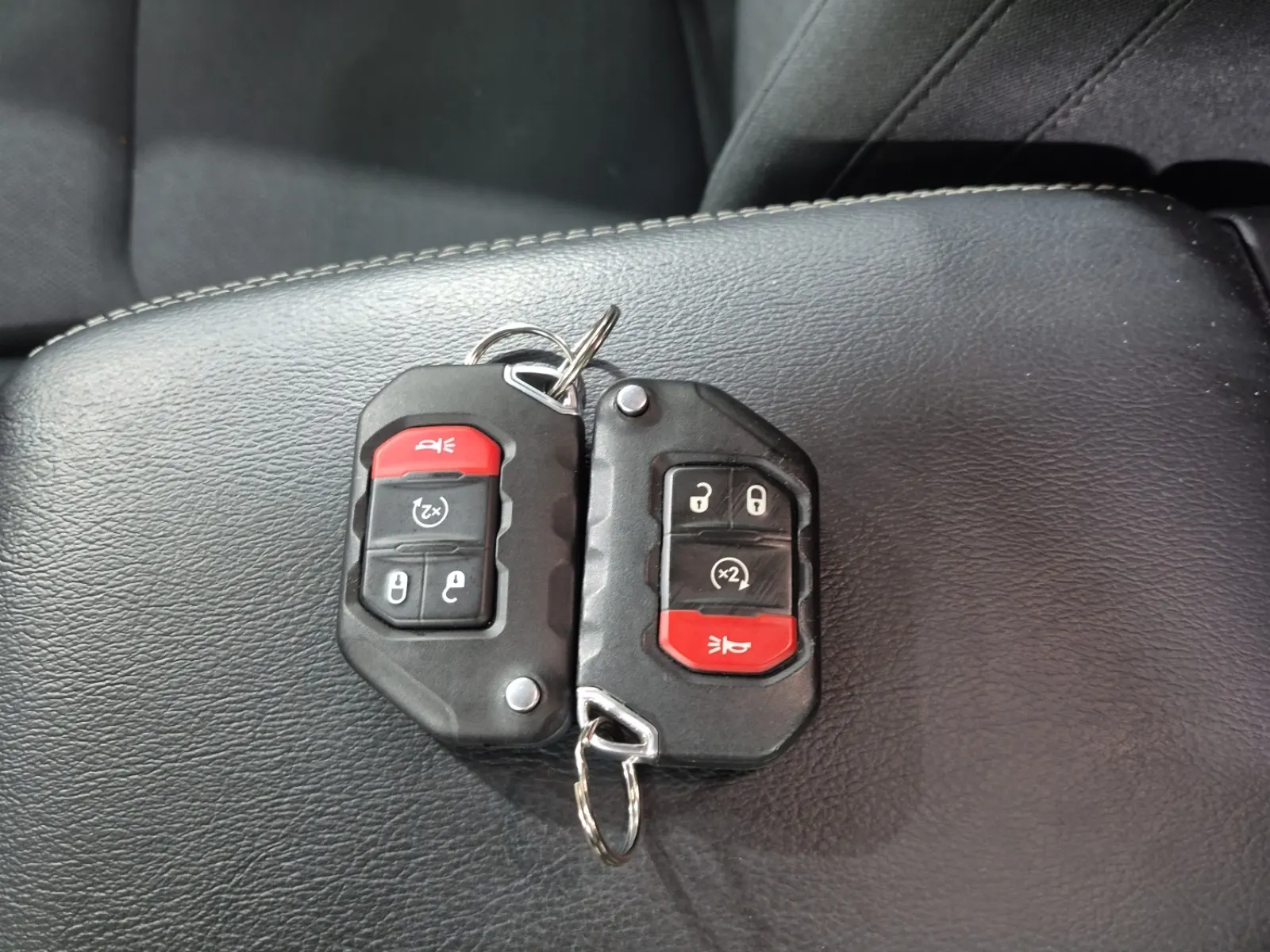 Keys/Fobs/Manual Photo