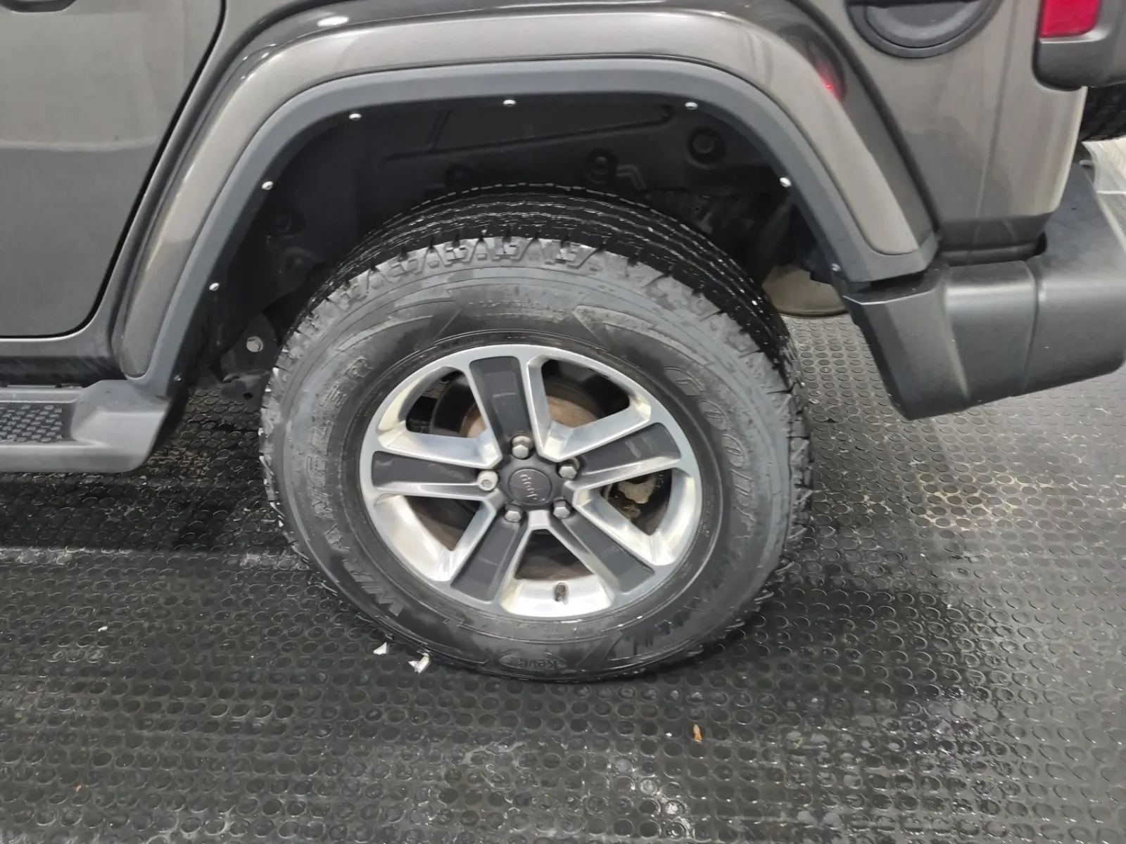 Left Rear Wheel/Tire Photo