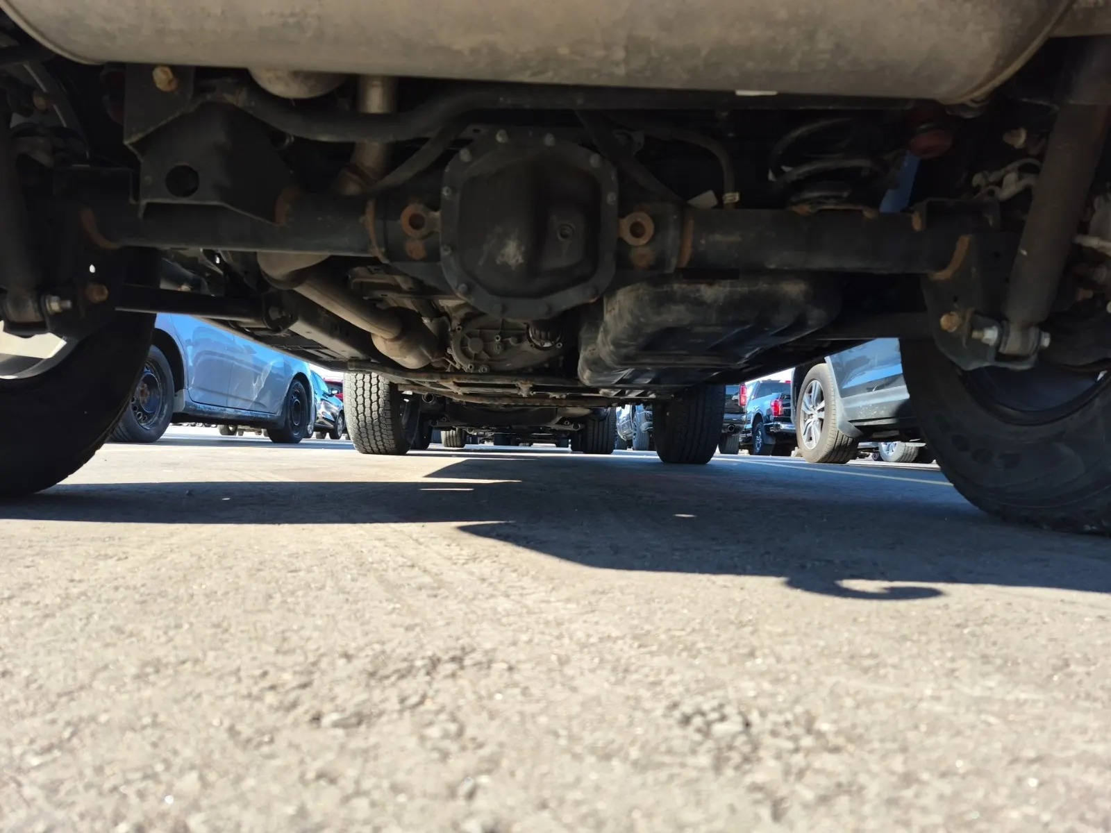 Undercarriage - Rear Photo