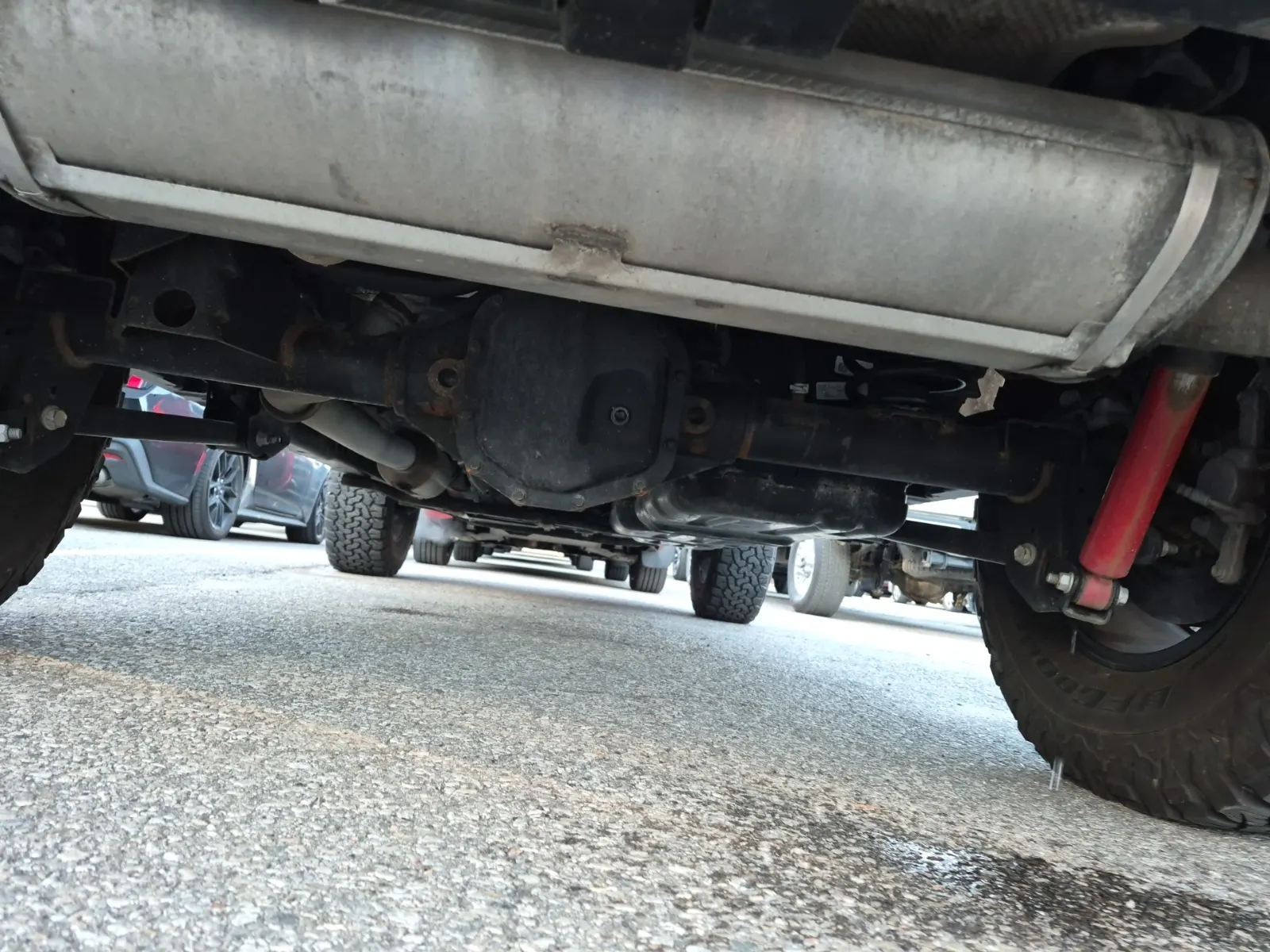 Undercarriage - Rear Photo