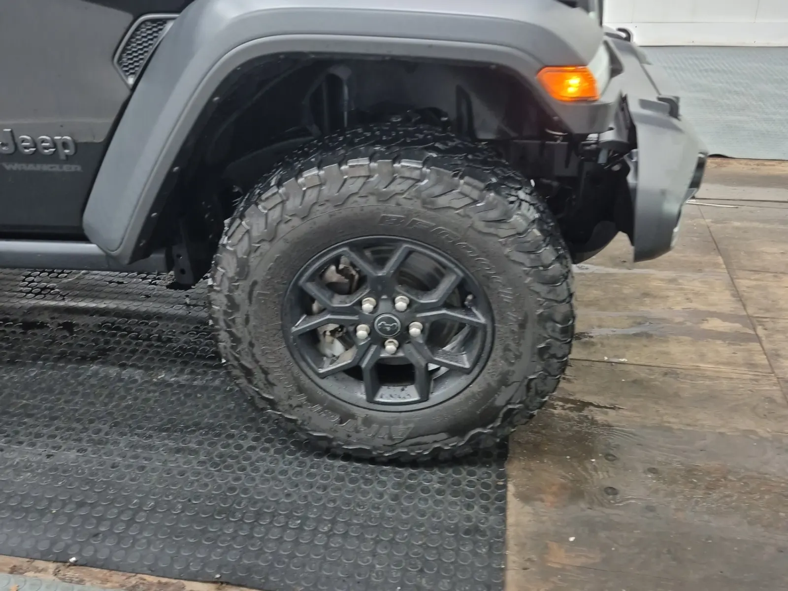 Right Front Wheel/Tire Photo