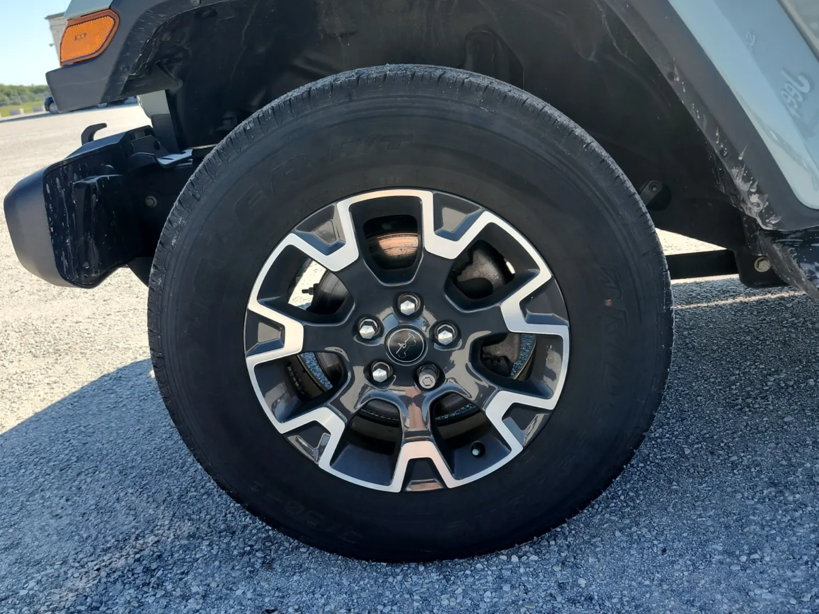 Front driver wheel/tire photo