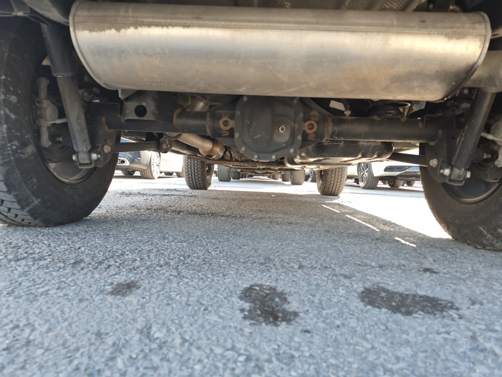 Undercarriage - Rear Photo