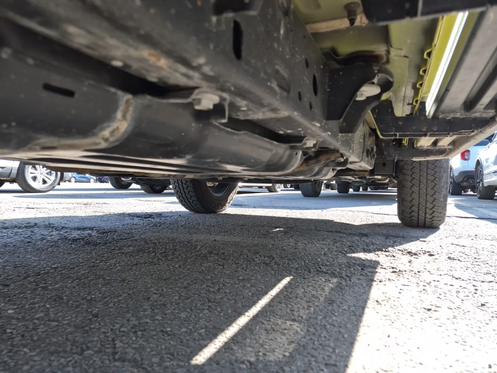Undercarriage - Passenger Photo