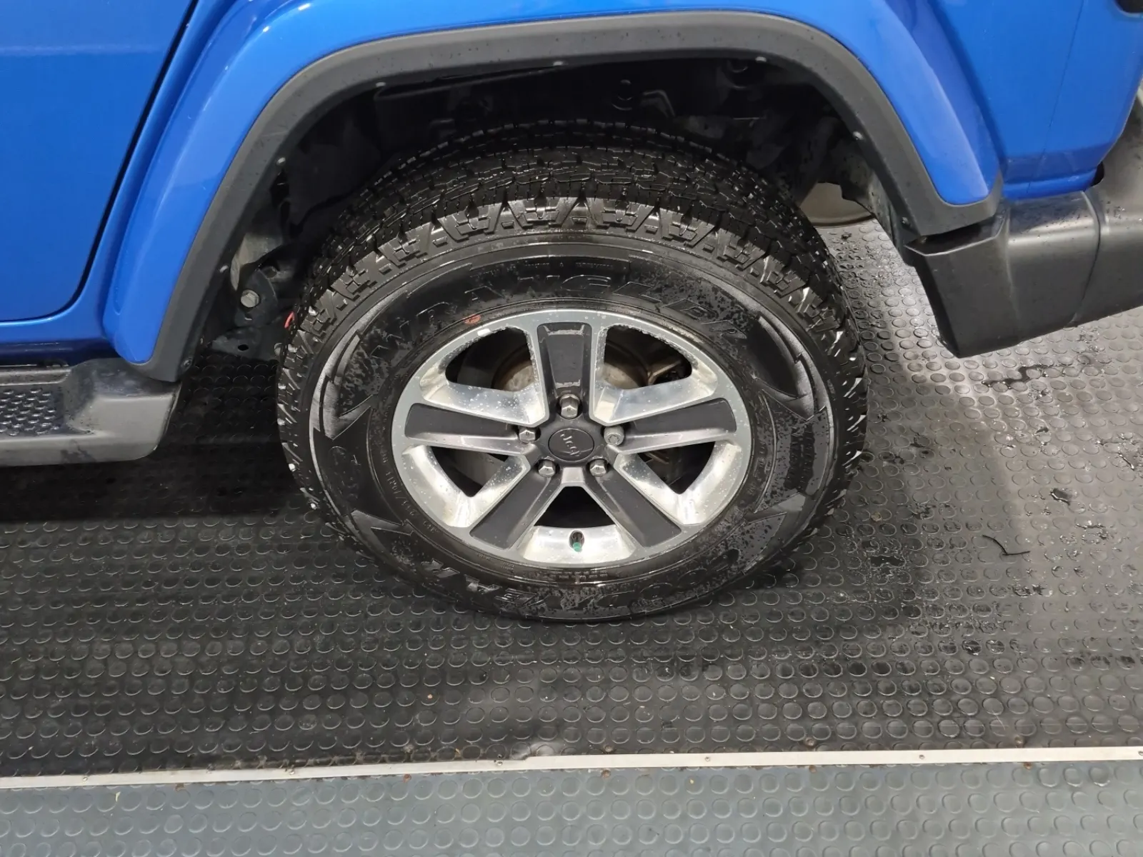 Left Rear Wheel/Tire Photo