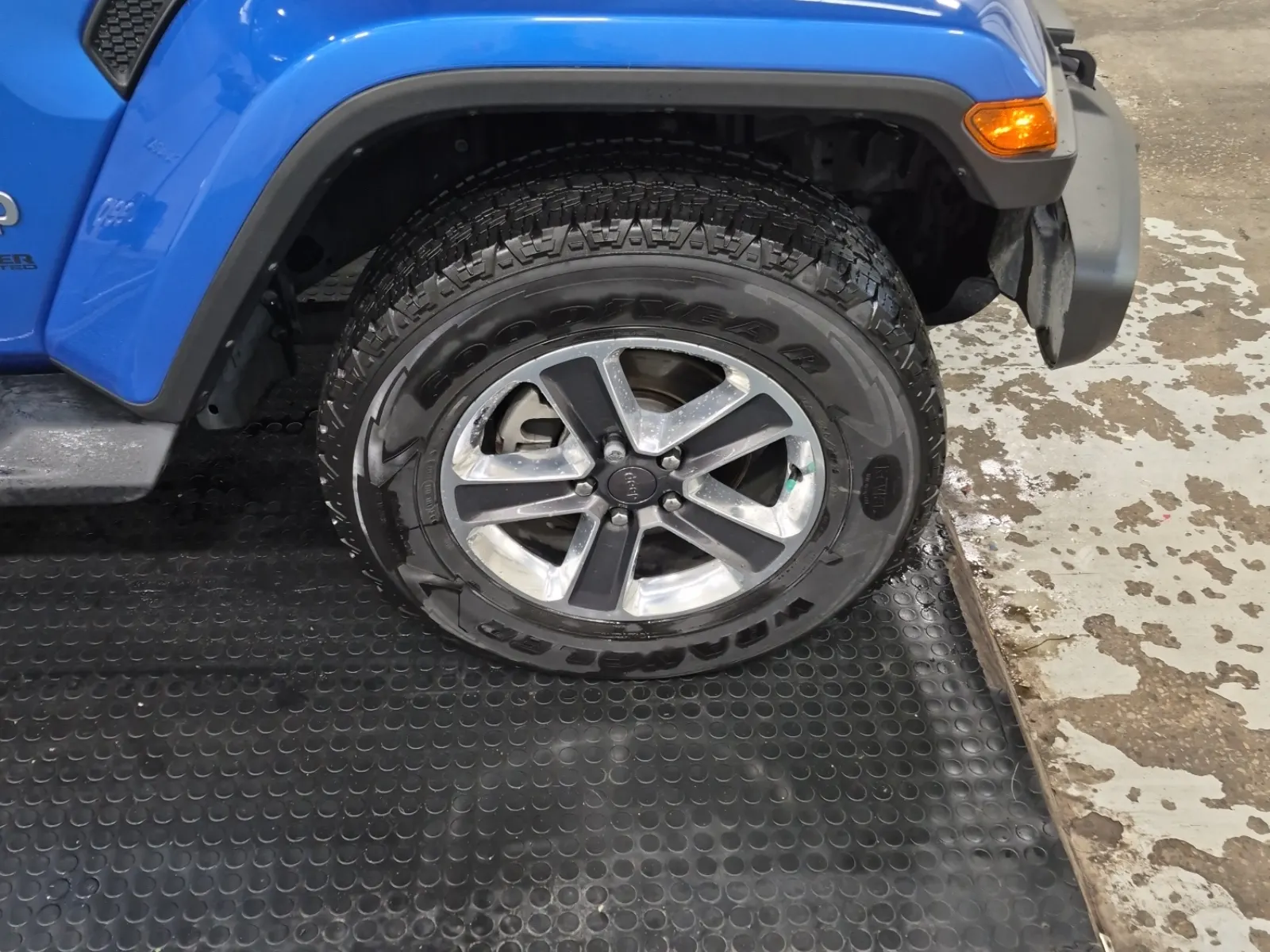 Right Front Wheel/Tire Photo