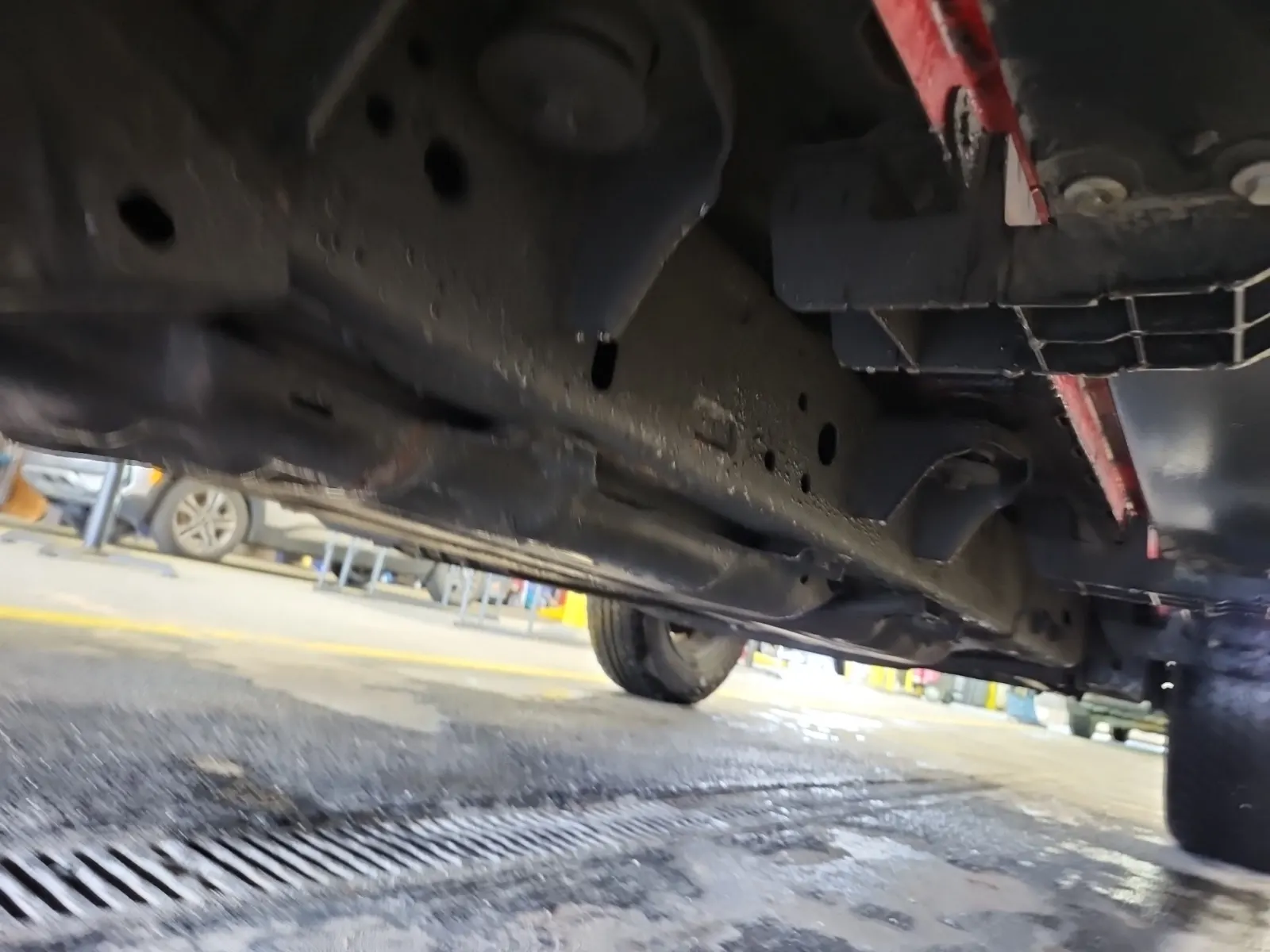 Undercarriage - Passenger Photo