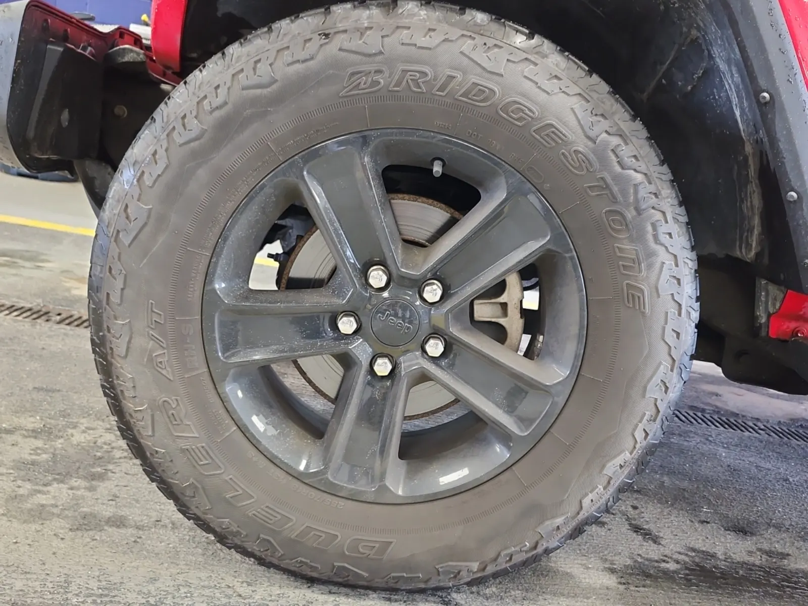 Front driver wheel/tire photo