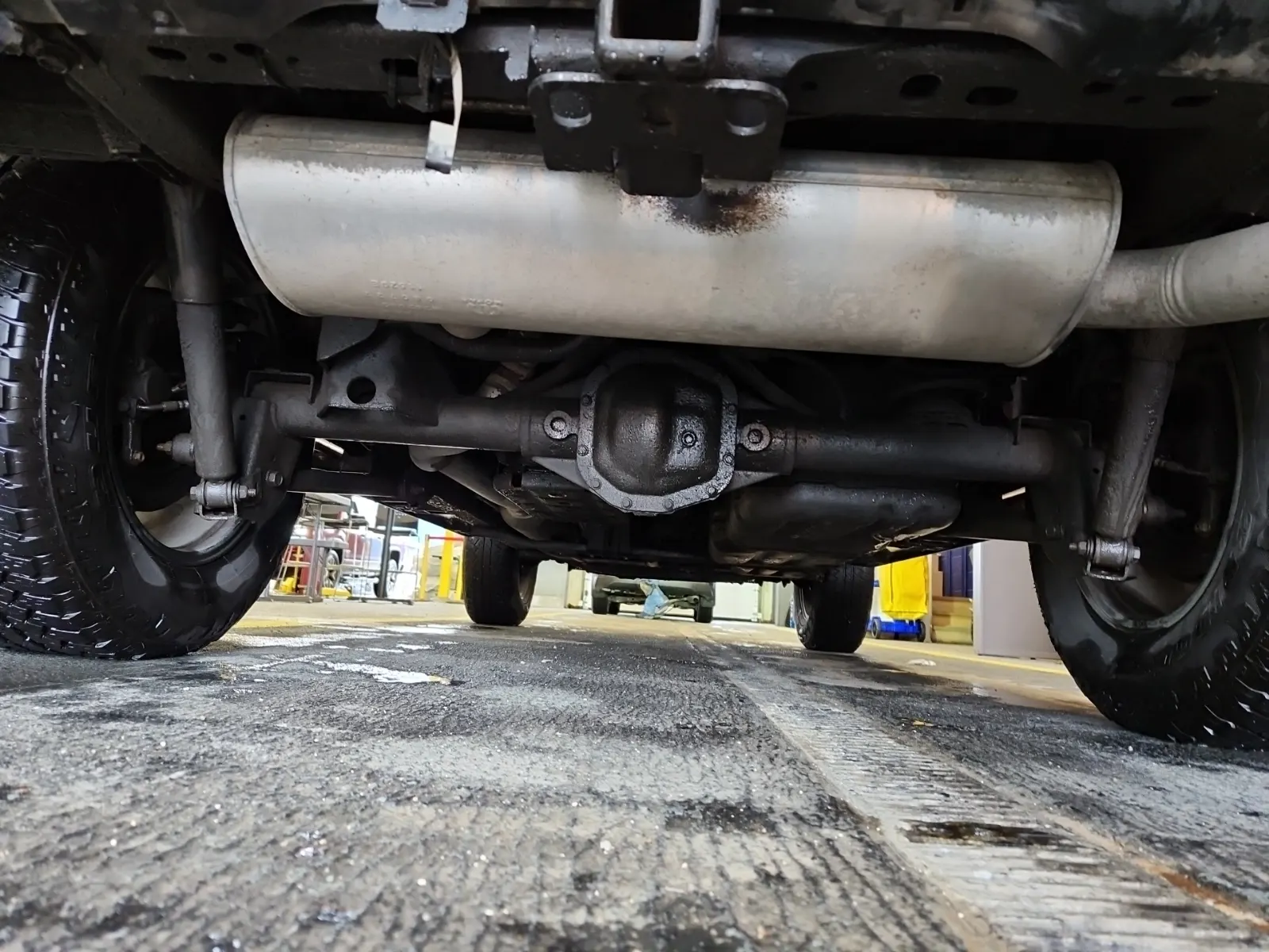 Undercarriage - Rear Photo
