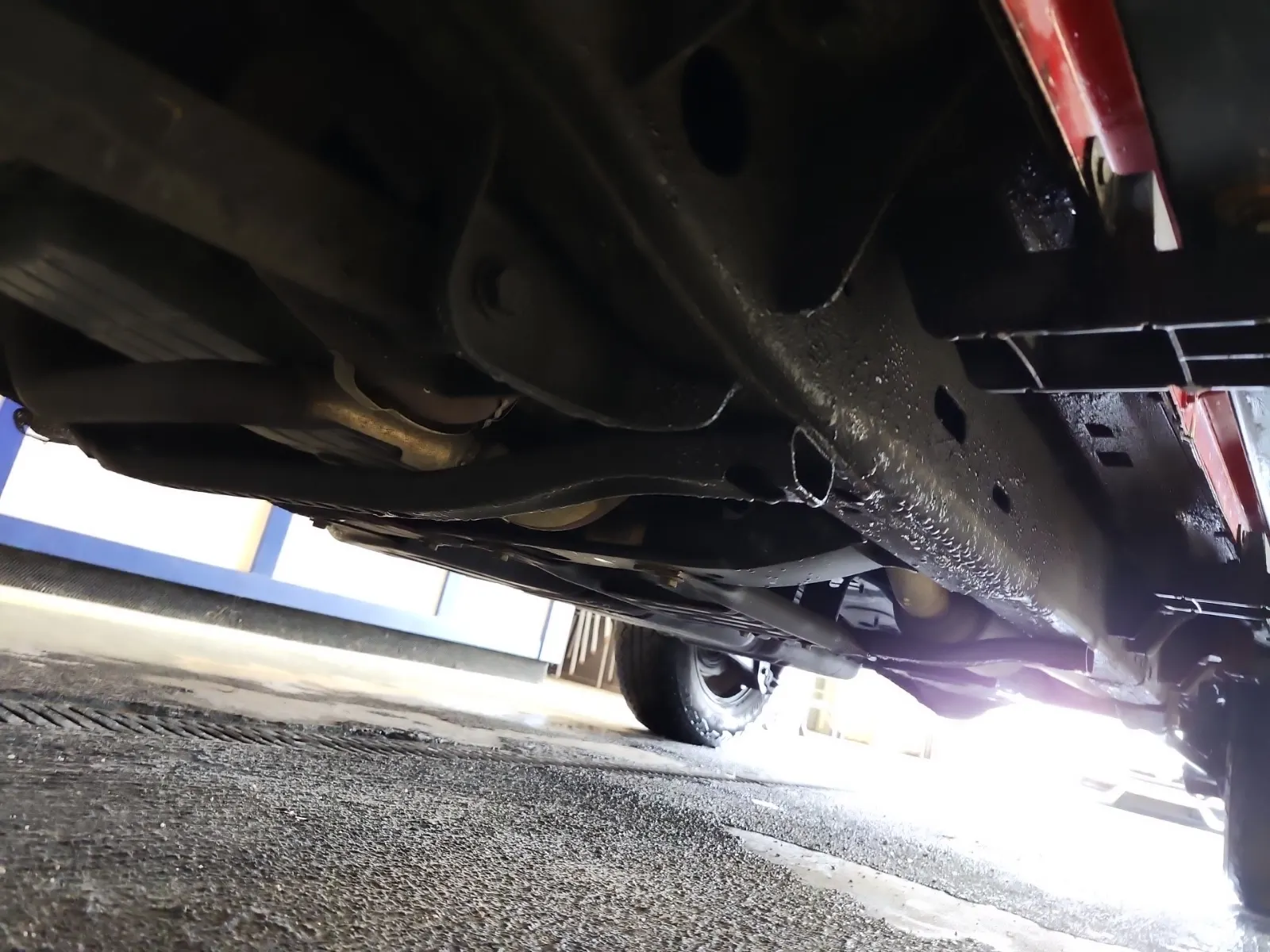 Undercarriage - Driver Photo