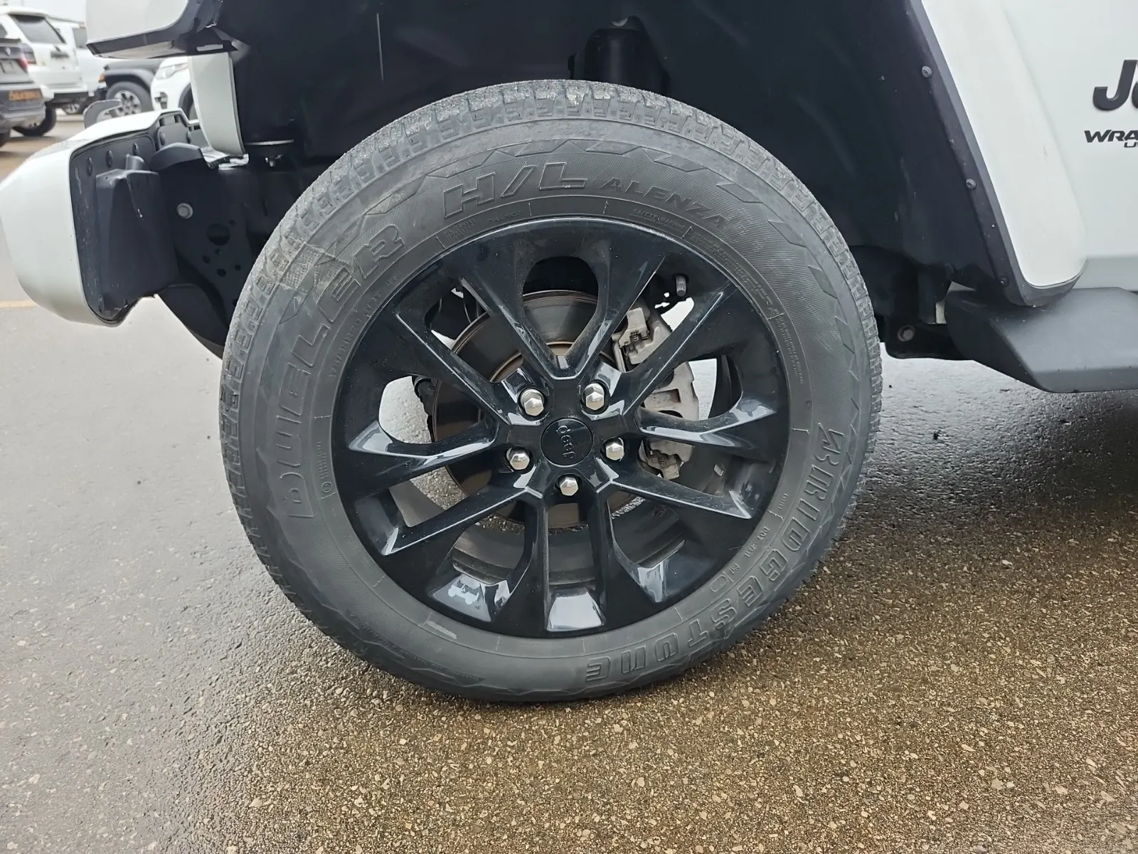 Front driver wheel/tire photo