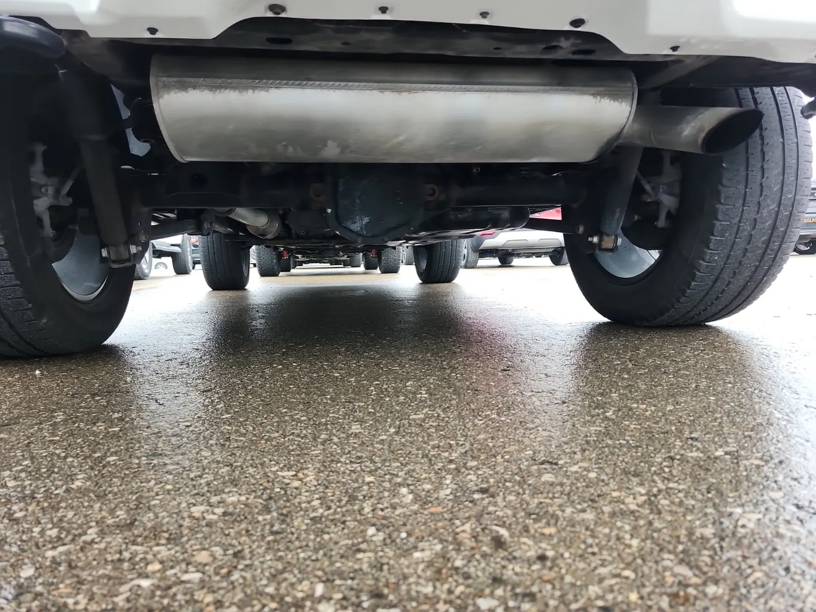 Undercarriage - Rear Photo