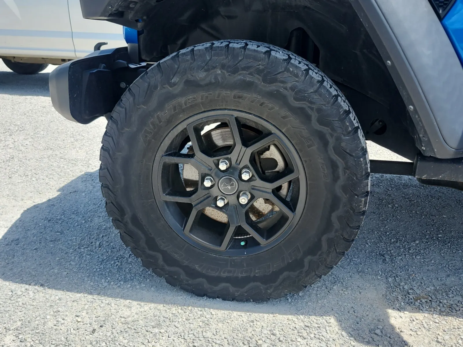 Front driver wheel/tire photo