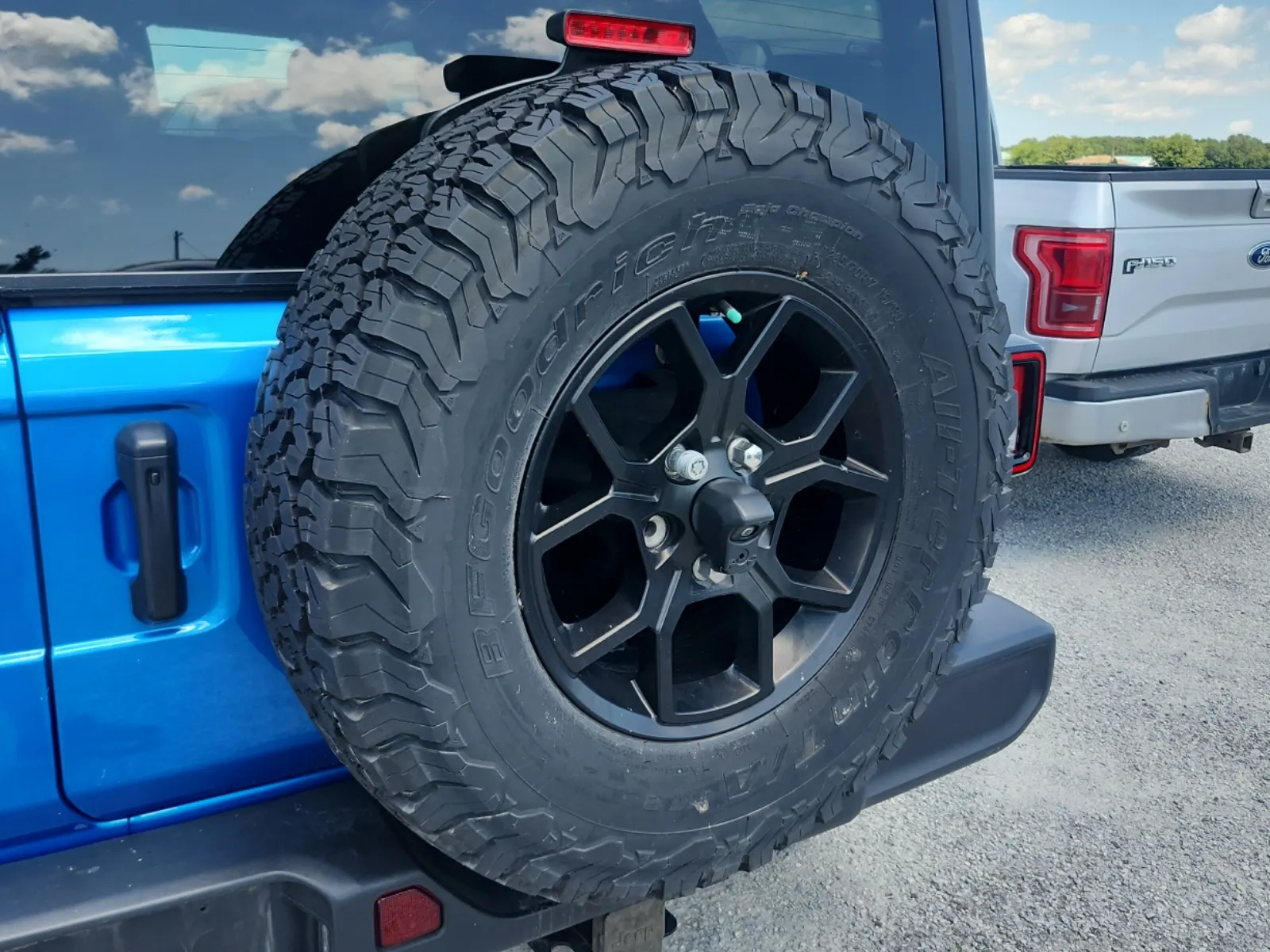 Spare Tire & Wheel Photo