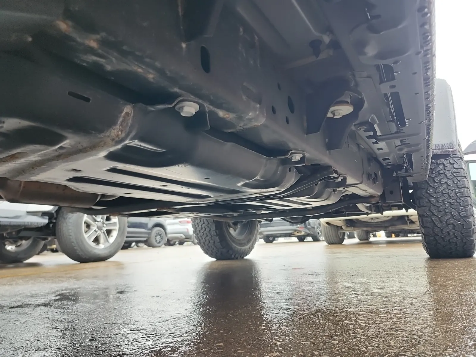 Undercarriage - Passenger Photo