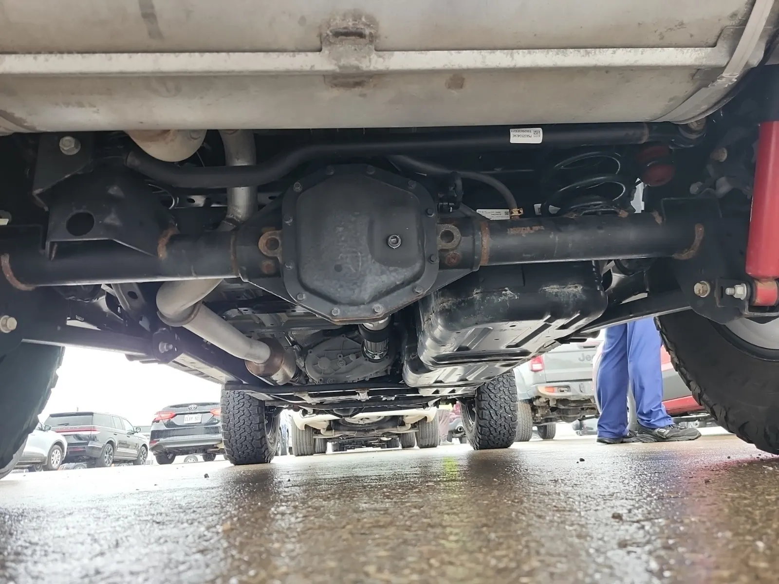 Undercarriage - Rear Photo