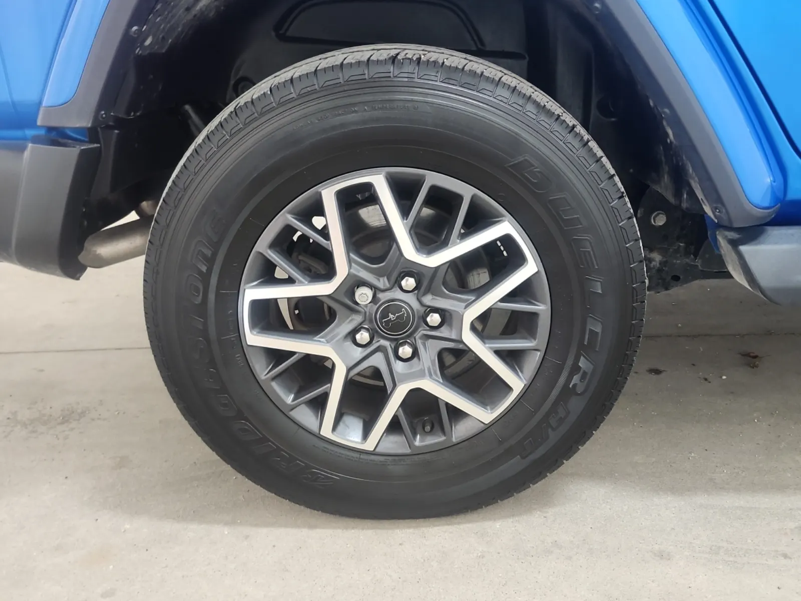 Right Rear Wheel/Tire Photo