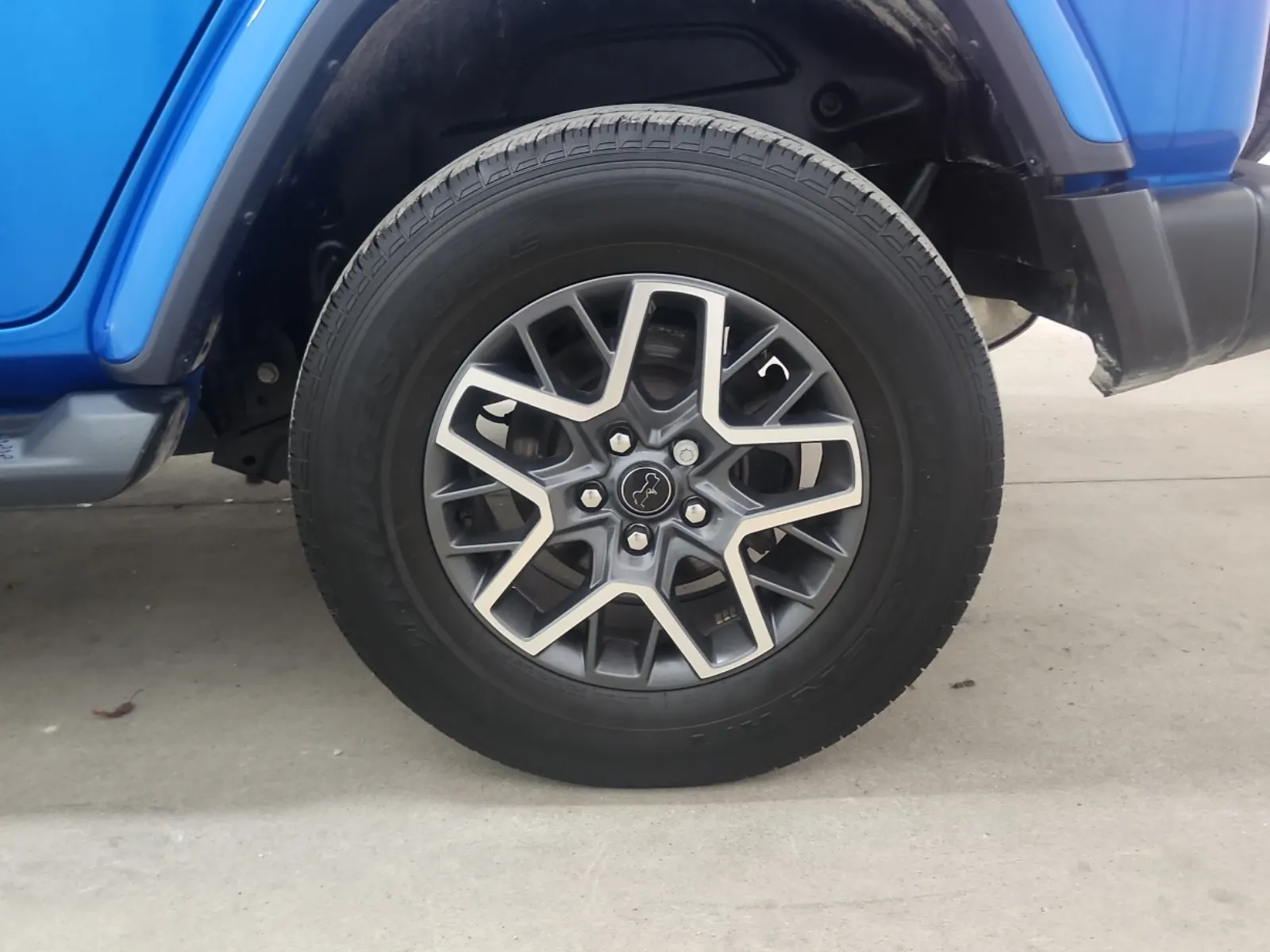 Left Rear Wheel/Tire Photo