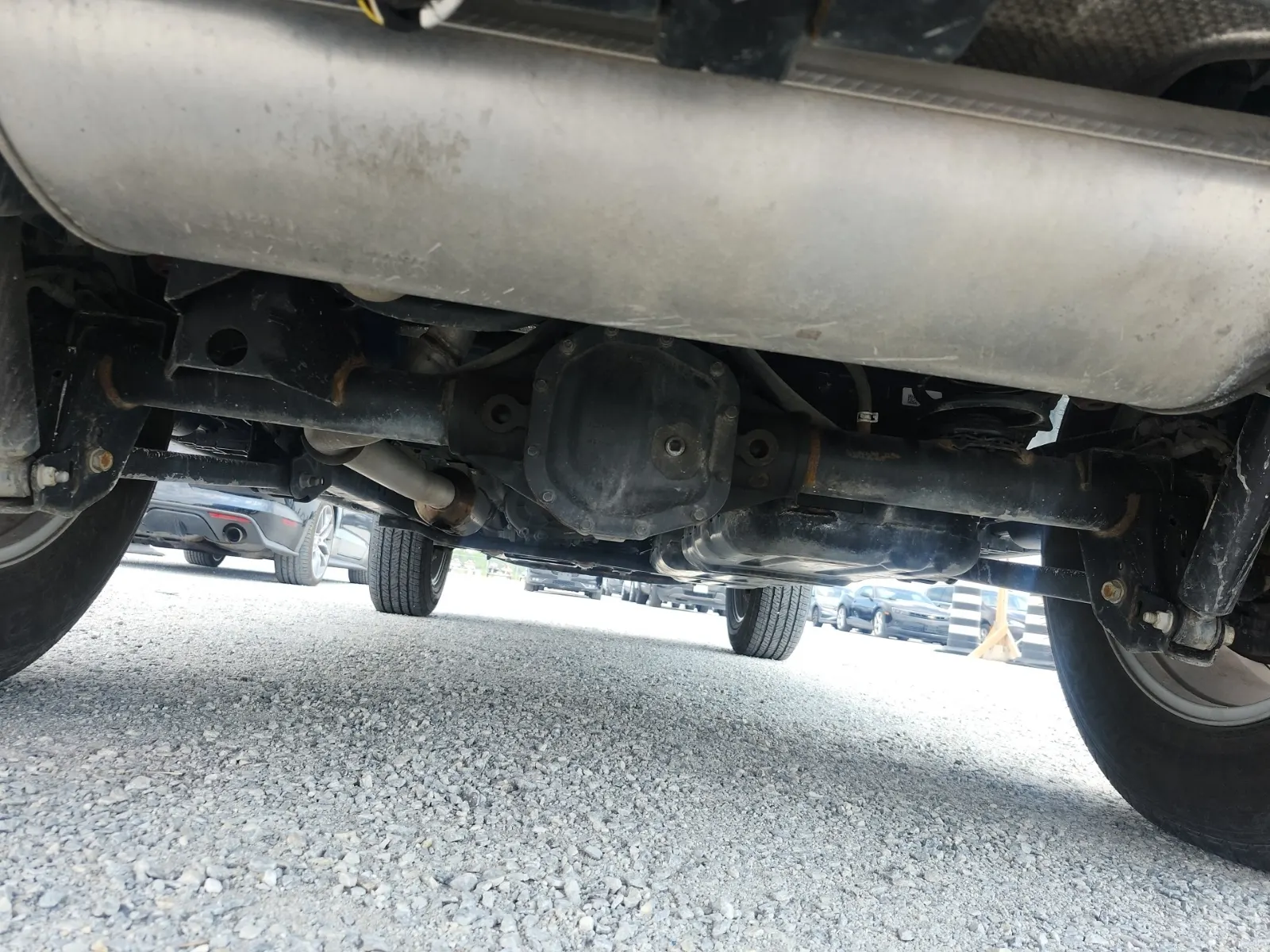 Undercarriage - Rear Photo