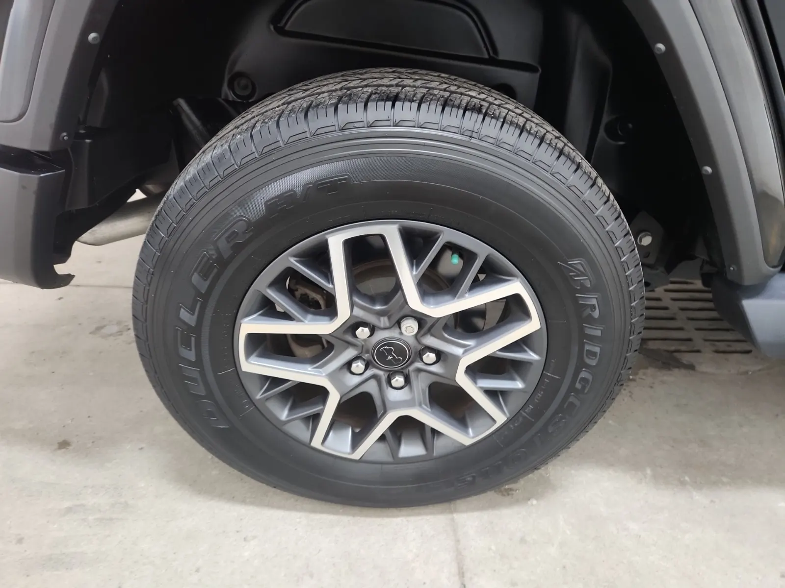 Right Rear Wheel/Tire Photo