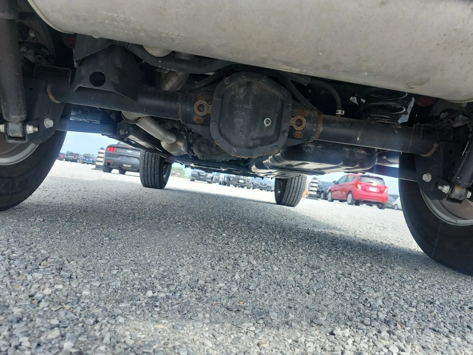 Undercarriage - Rear Photo