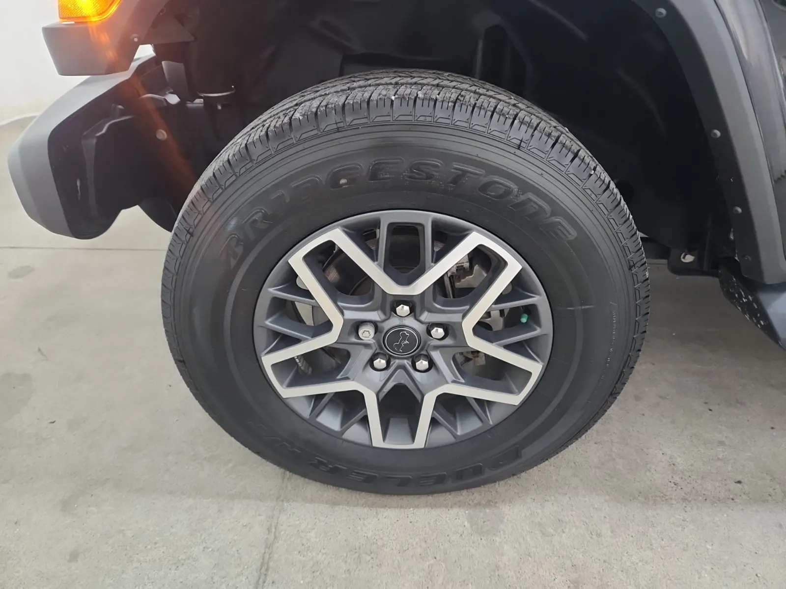 Front driver wheel/tire photo