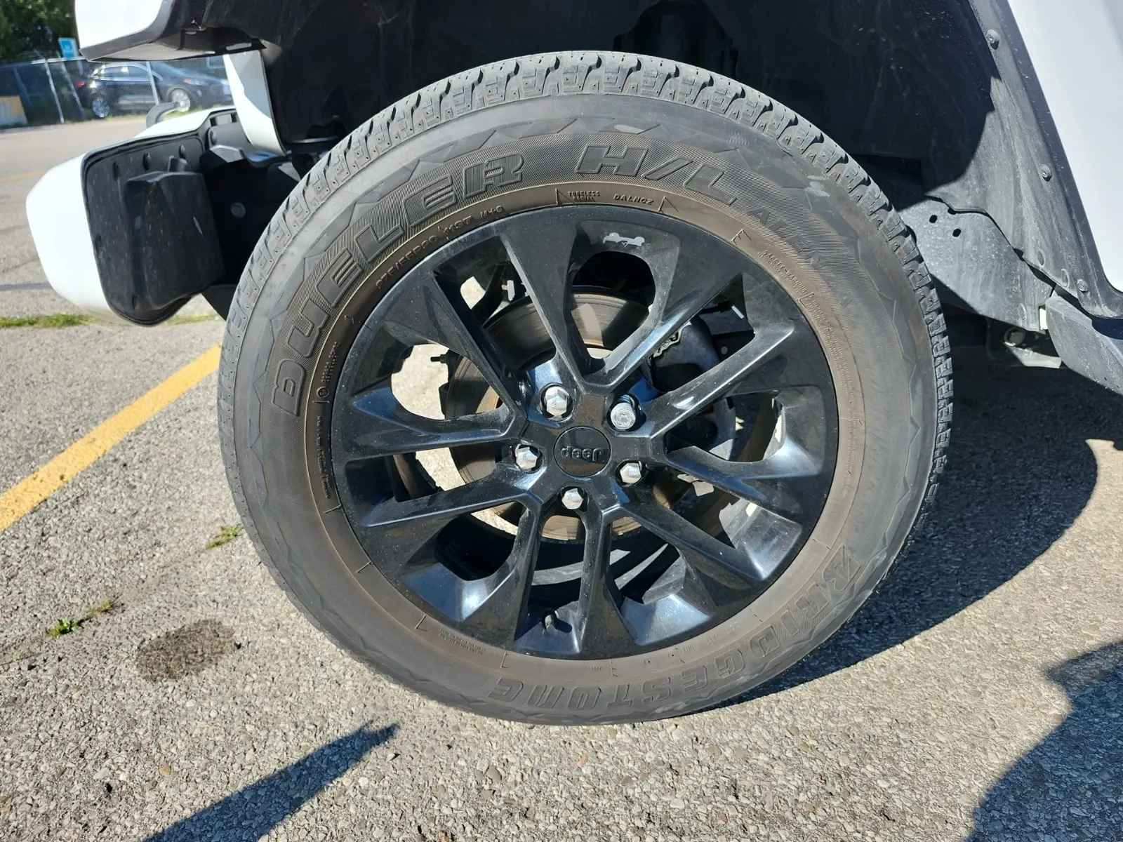 Front driver wheel/tire photo