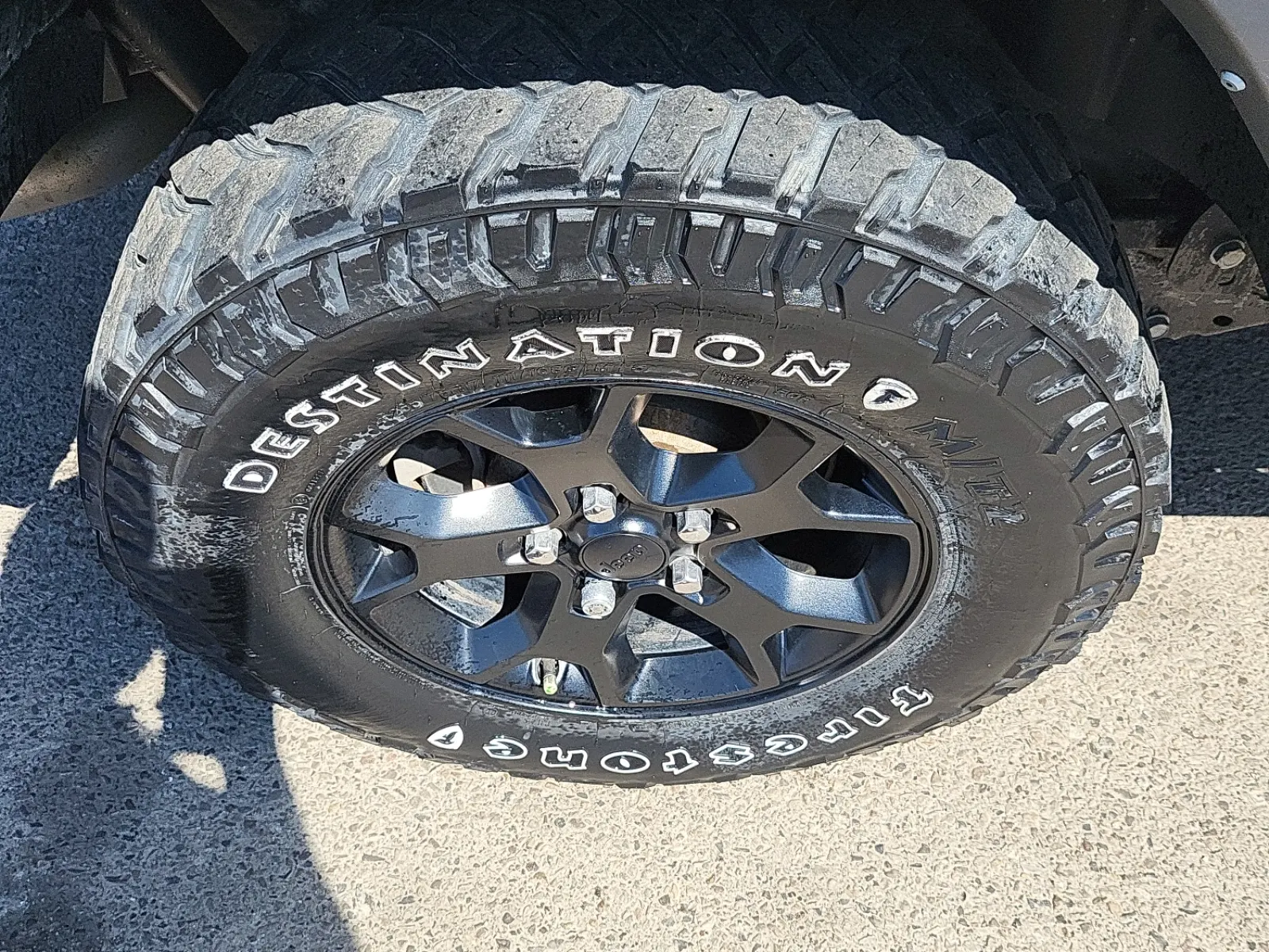 Right Rear Wheel/Tire Photo