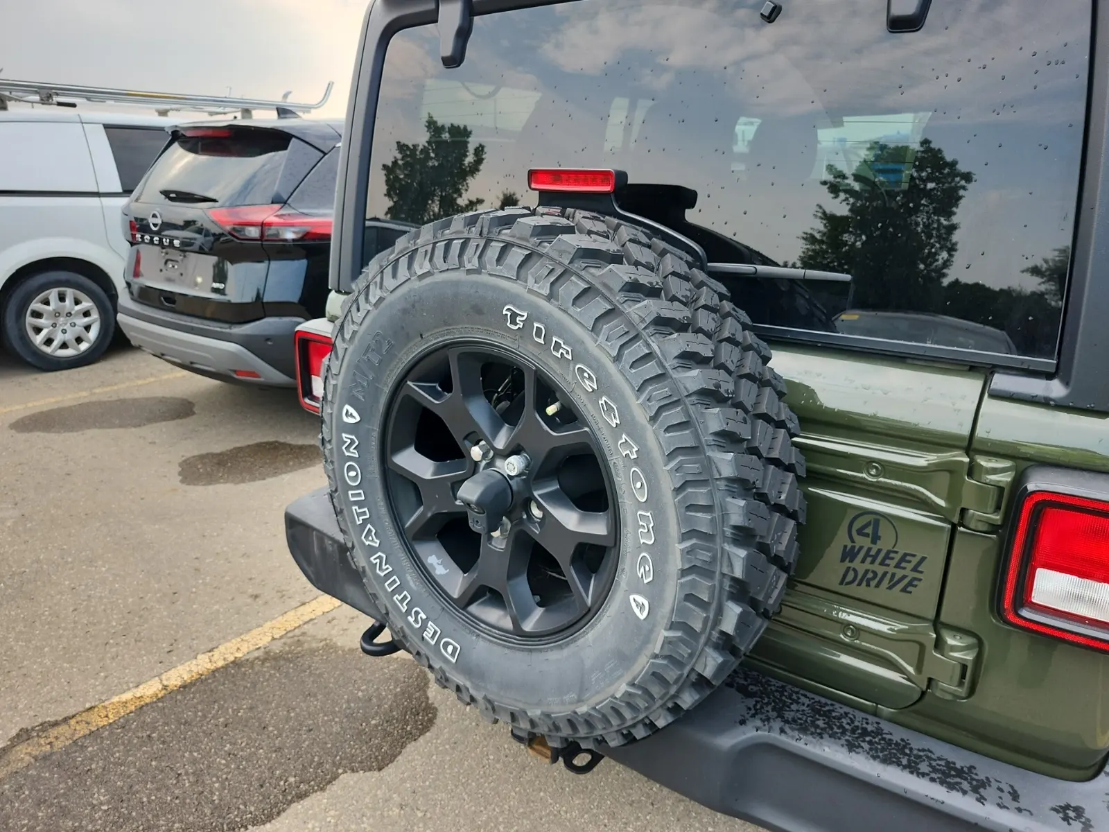 Spare Tire & Wheel Photo