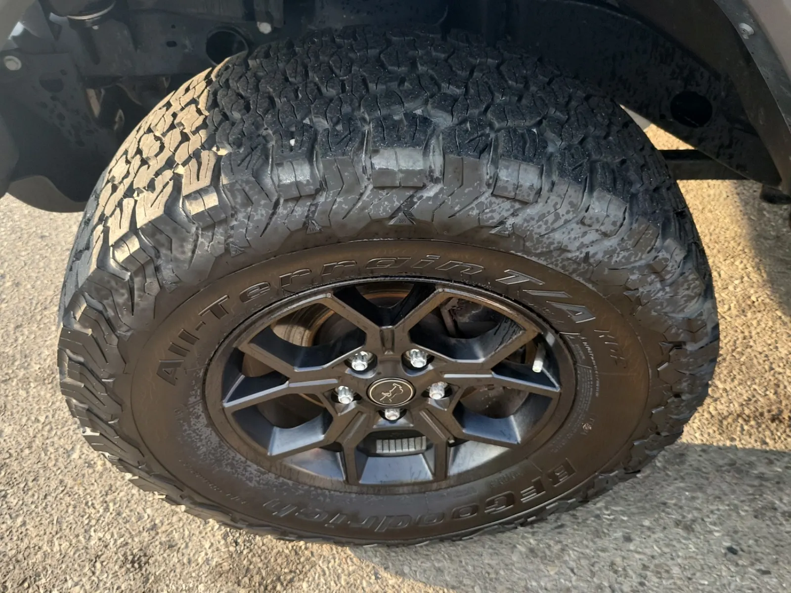 Front driver wheel/tire photo